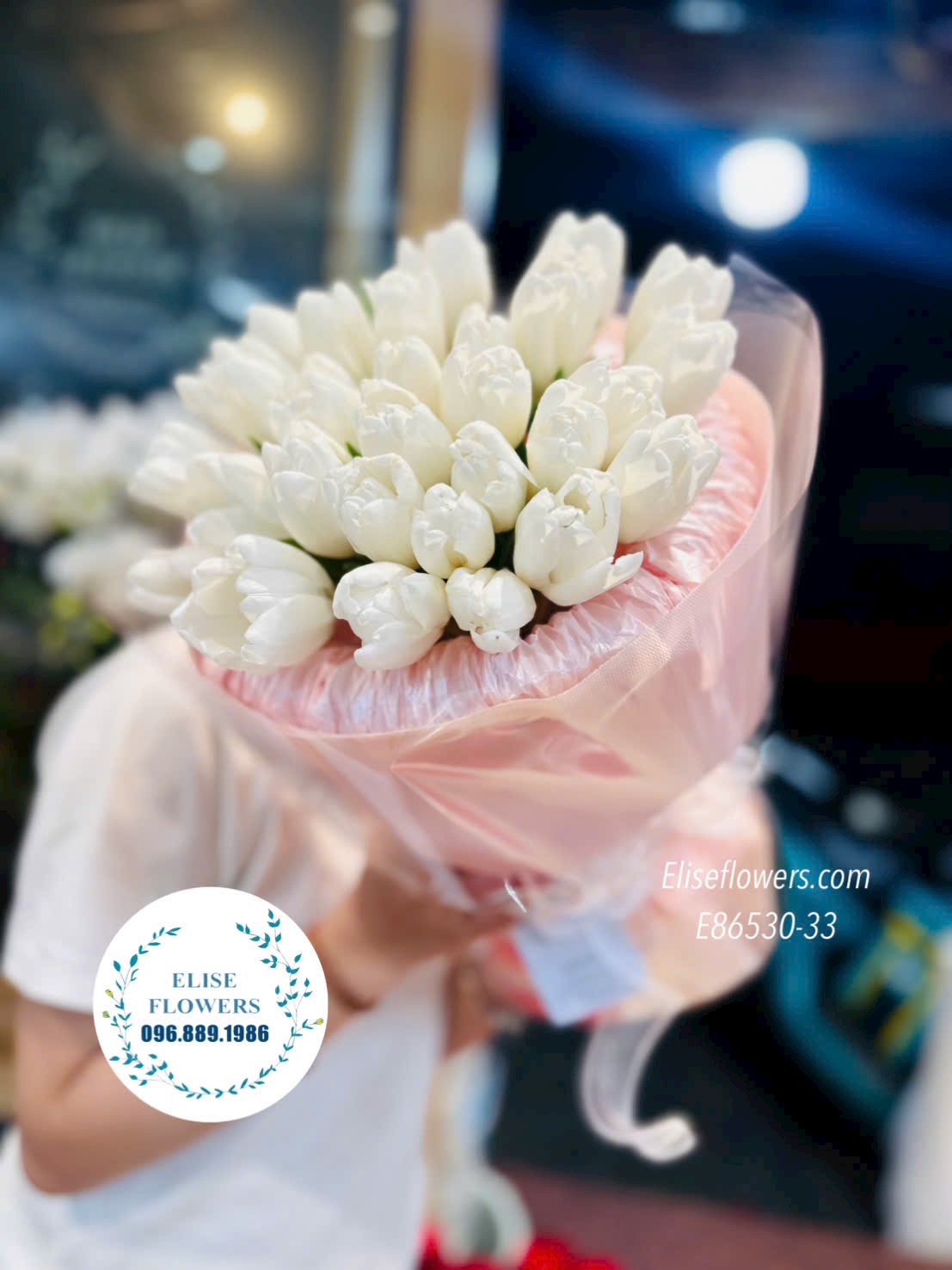 Hoa Tulip nhập khẩu. Bó Tulip trắng 30 bông. Hoa tặng bạn bè đẹp, tinh tế. Dịch vụ giao hoa tận nơi, nhanh chóng