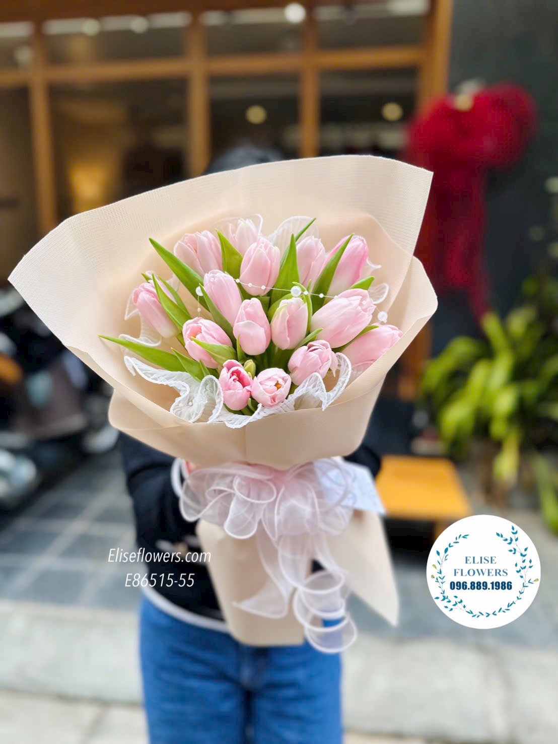 Bó Tulip 15 bông tặng valentine. Hoa tặng bạn gái ngày lễ tình nhân. Địa chỉ giao hoa đảm bảo