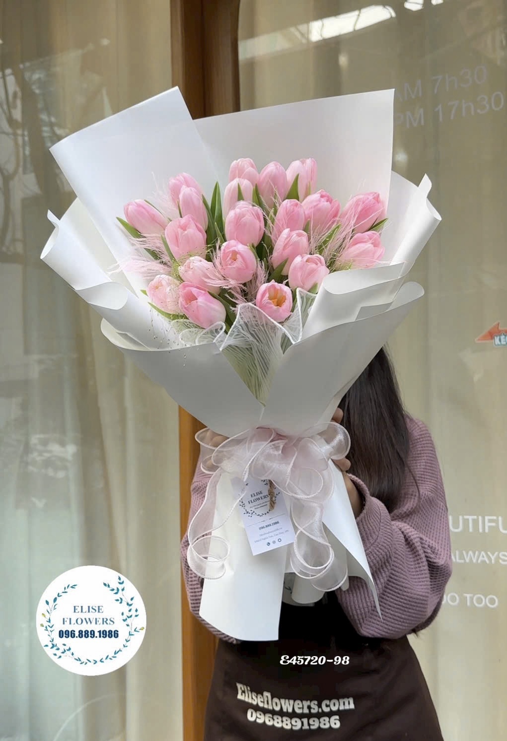 Bó hoa Tulip 20 bông xinh xắn tặng bạn gái, người yêu tại Hà Nội. Hoa 8/3 Hà Nội. Hoa 8/3 tặng bạn gái
