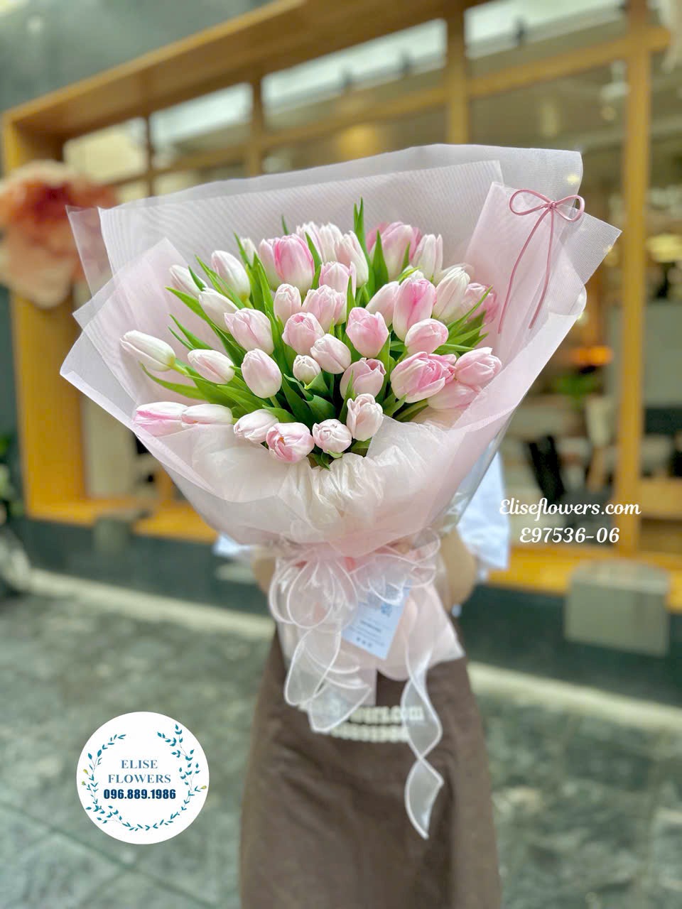 Bó Tulip hồng nhập khẩu sang trọng. Dịch vụ giao hoa tận nơi, nhanh chóng