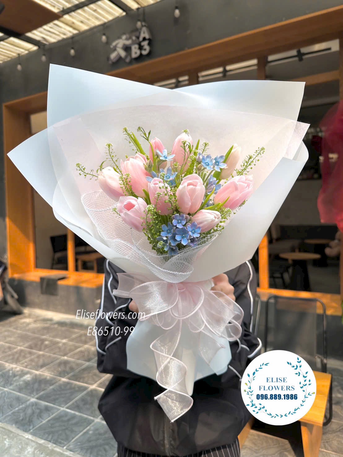 Bó Tulip nhập khẩu tặng vợ yêu. Hoa valentine cao cấp ở Hà Nội. Đặt hoa 14/2