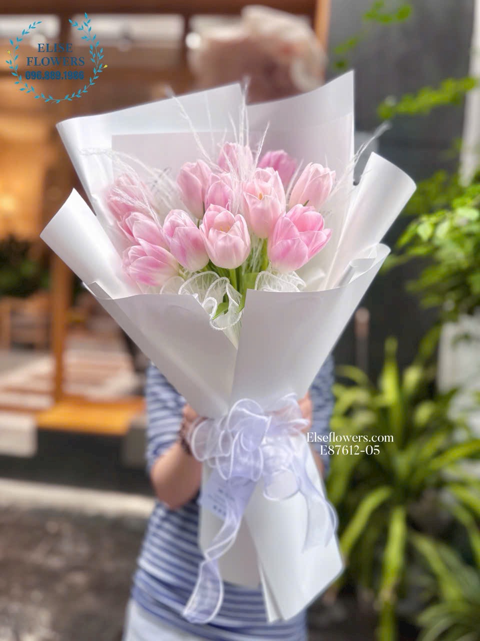 Bó hoa Tulip Hà Nội. Mua hoa Tulip tặng tốt nghiệp. Eliseflowers