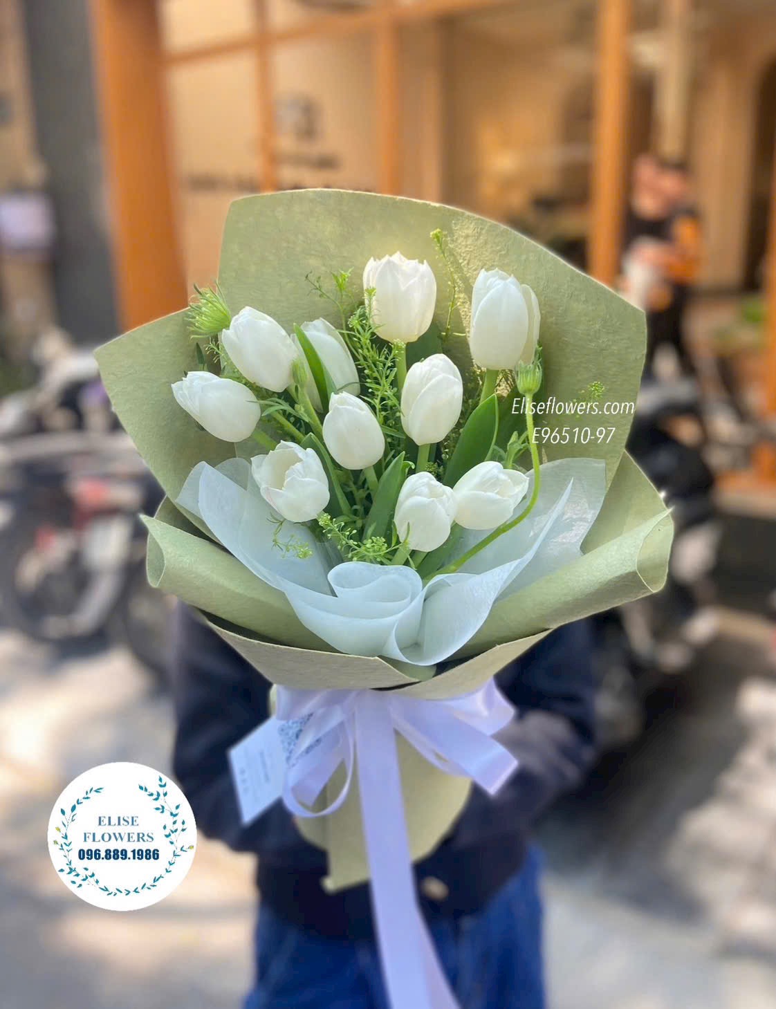 Đặt mua bó hoa Tulip trắng 10 bông - Món quà nhẹ nhàng, tinh tế