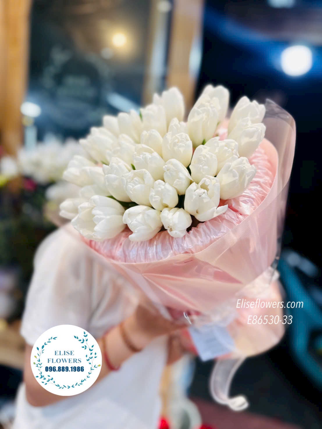 Hoa Tulip nhập khẩu. Bó Tulip trắng 30 bông. Hoa tặng bạn bè đẹp, tinh tế. Hoa tươi Hà Nội Eliseflowers