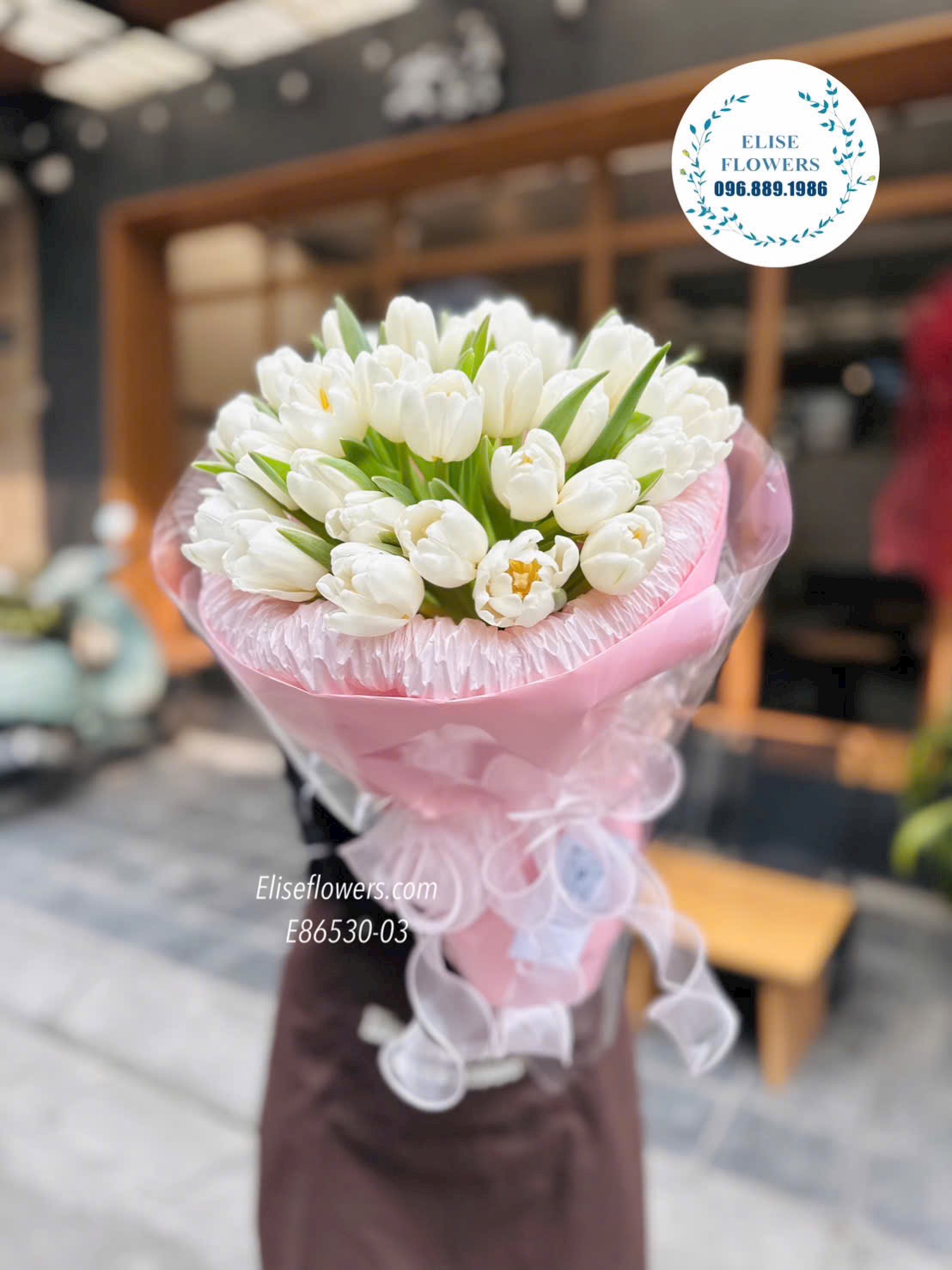 Hoa valentine quận Thanh Xuân. Hoa tặng người yêu đẹp. Bó Tulip trắng nhẹ nhàng, xinh xắn