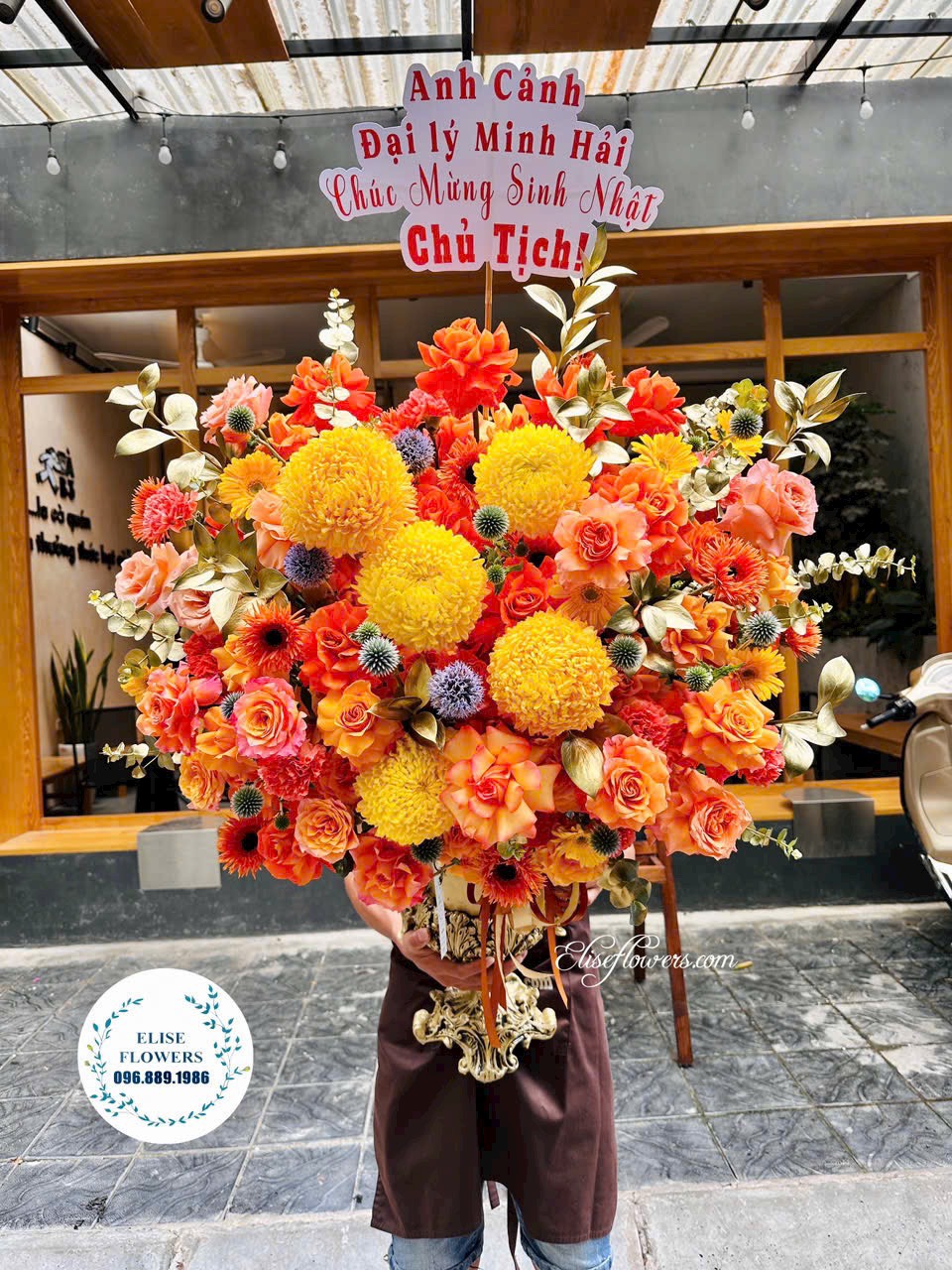 Bình hoa tươi cao cấp. Đặt bình hoa sinh nhật cao cấp ở Hà Nội