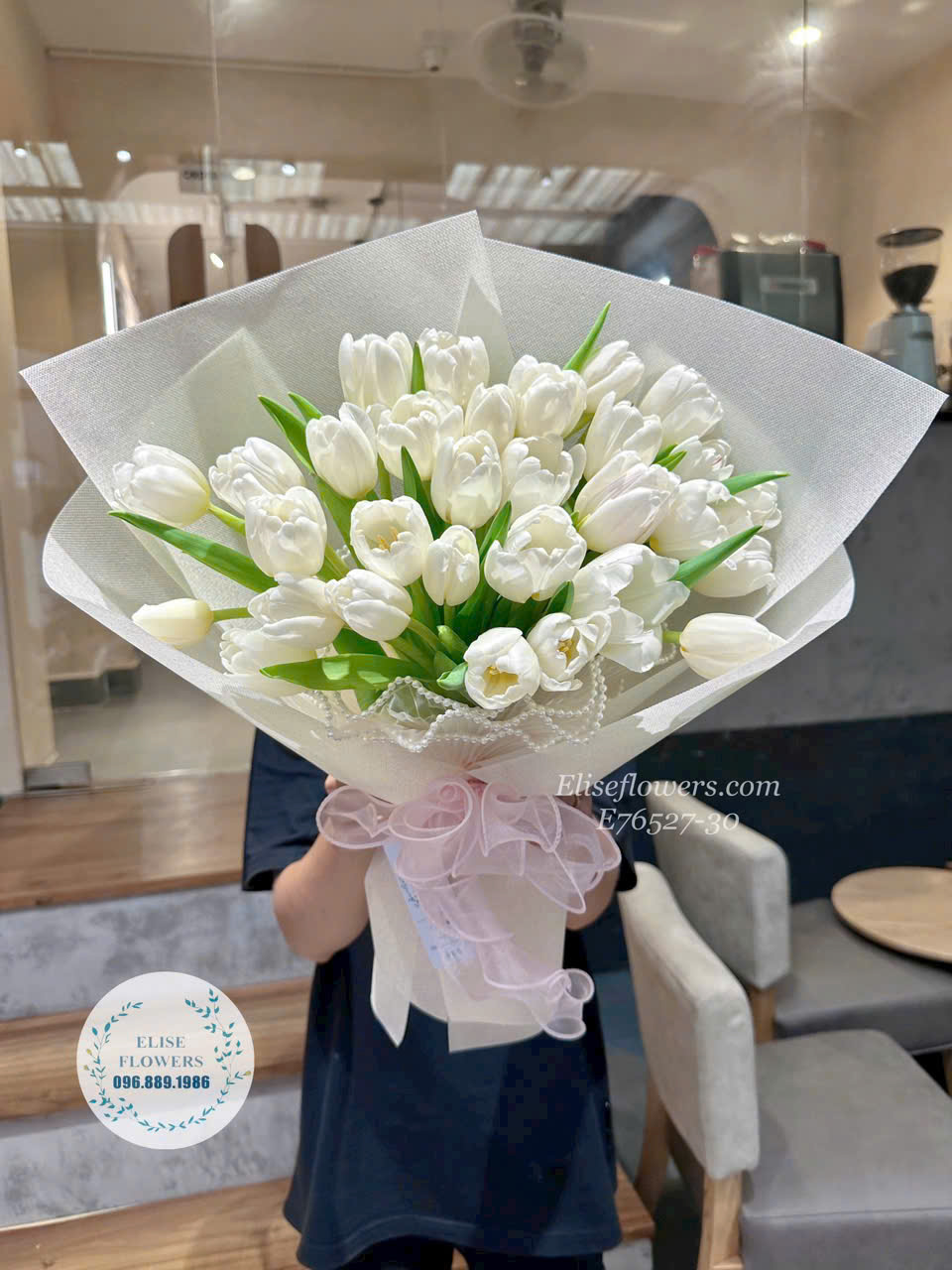 Mua bó hoa Tulip trắng đẹp ở Hà Nội. Dịch vụ đặt hoa Tulip trắng online