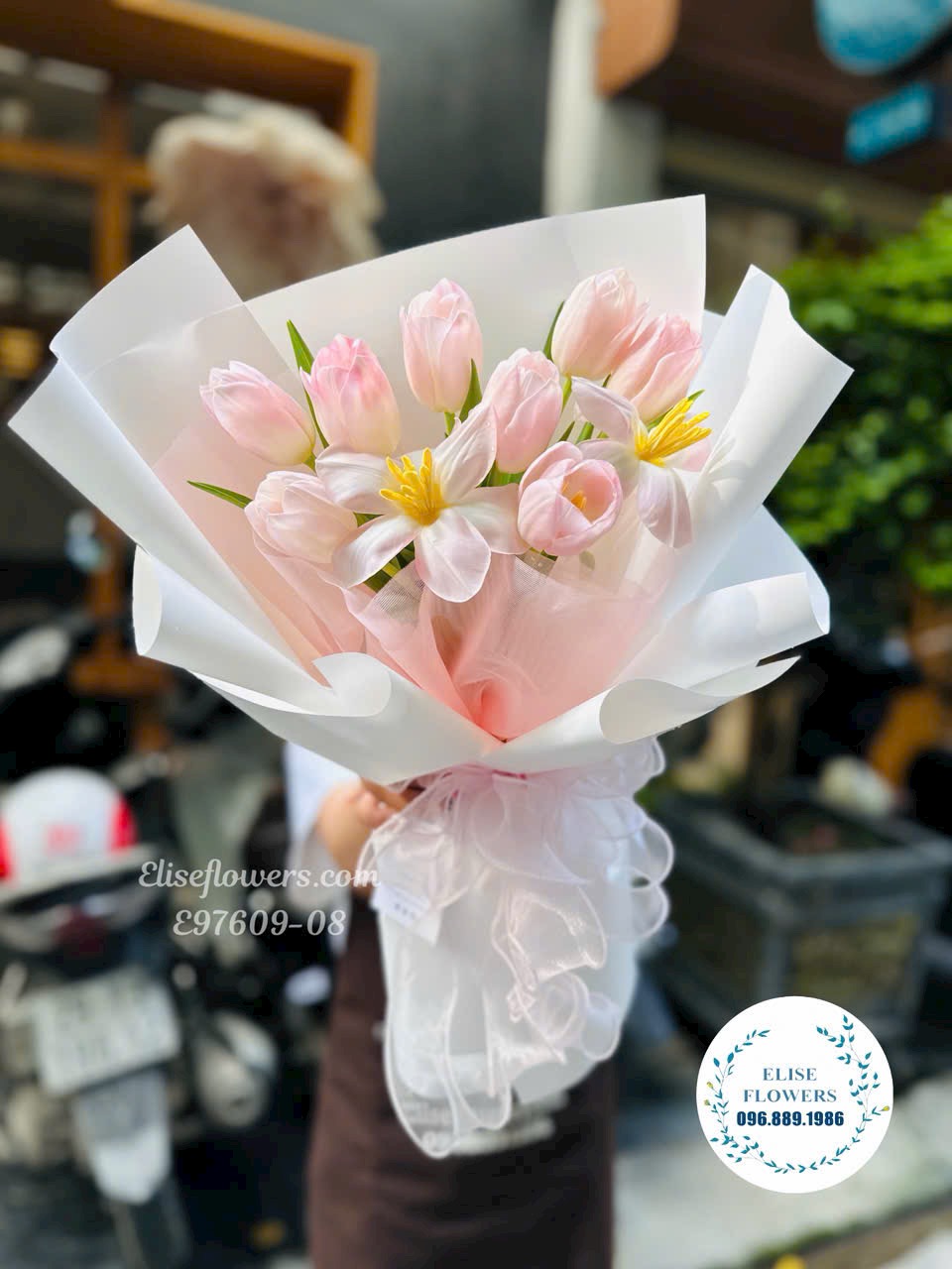 Hoa Tulip Hà Nội. Bó tulip hồng 10 bông nhẹ nhàng tặng người yêu ở Đống Đa