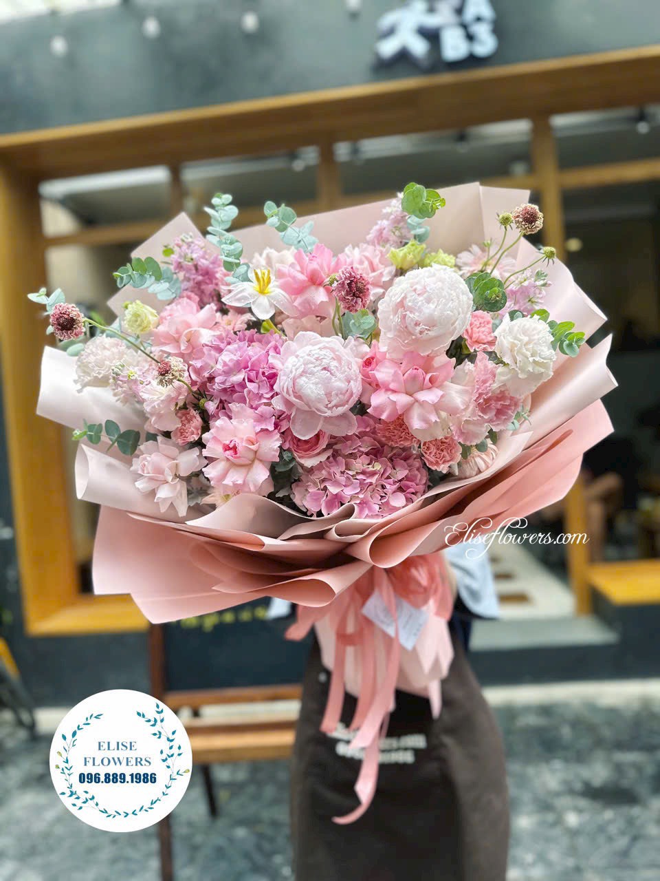 Bó hoa sinh nhật màu hồng. Bó hoa sinh nhật đẹp ở Hà Nội. Đặt bó hoa sinh nhật đẹp ở Hà Nội