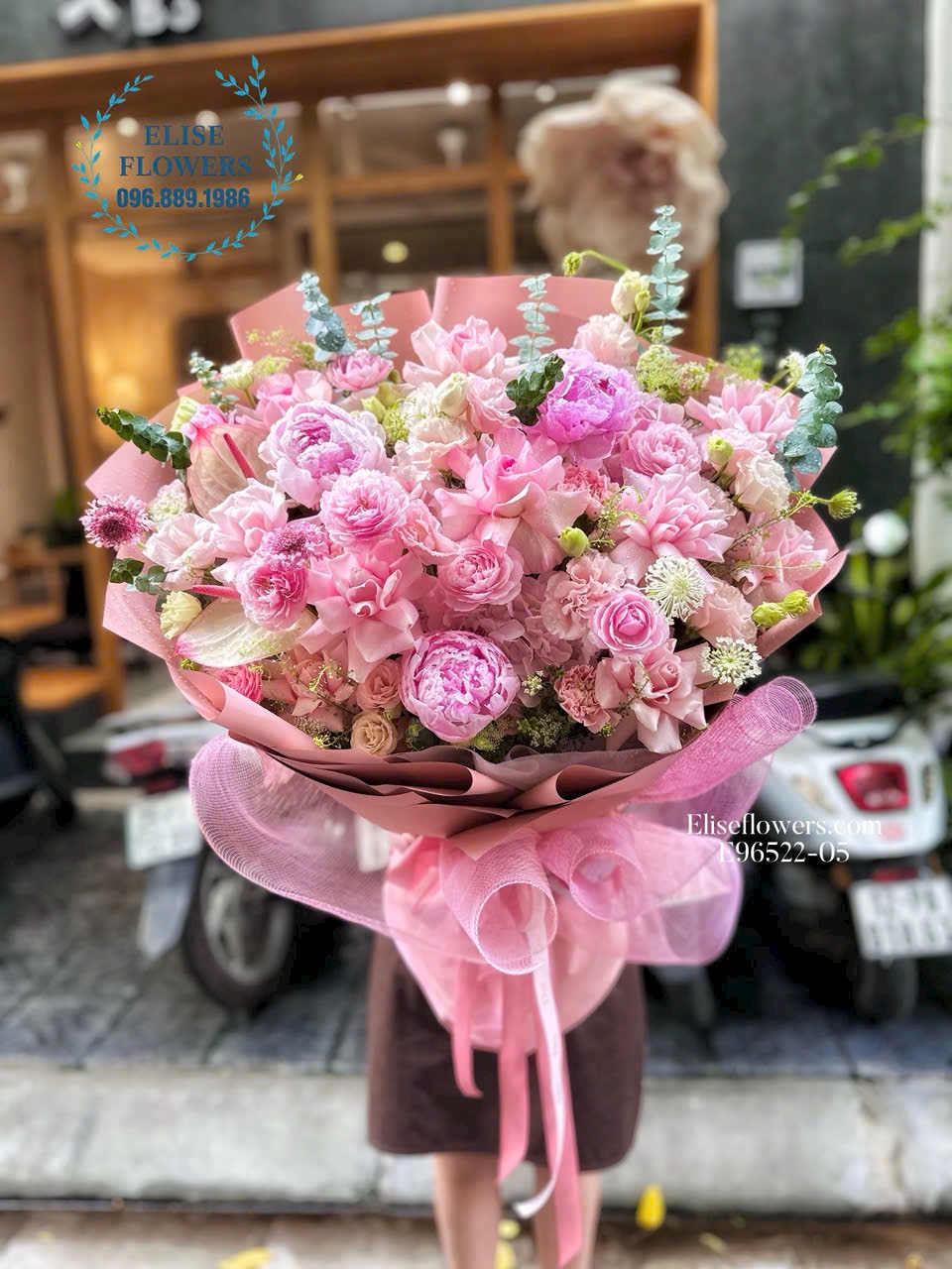 Mua bó hoa xin lỗi người yêu. Dịch vụ giao hoa tận nơi, nhanh chóng