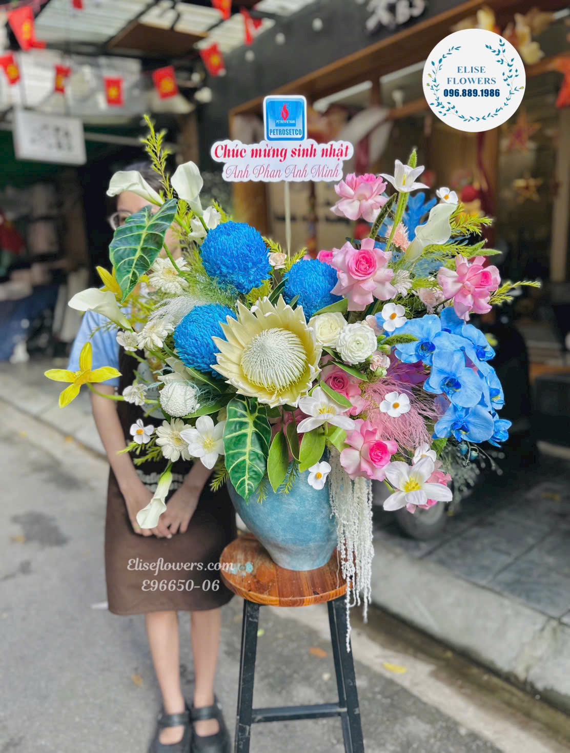 Đặt mua Online bình hoa tặng sếp | Dịch vụ giao hoa tận nơi, nhanh chóng