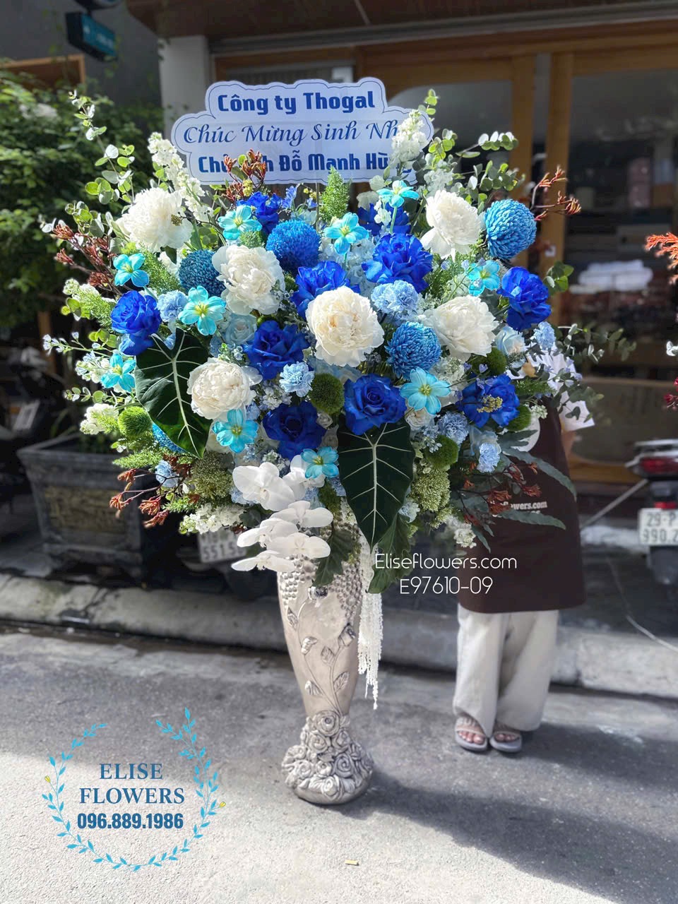 Bình hoa tặng sếp. Hoa tặng sếp hà nội. Bình hoa tone xanh tặng sinh nhật Sếp