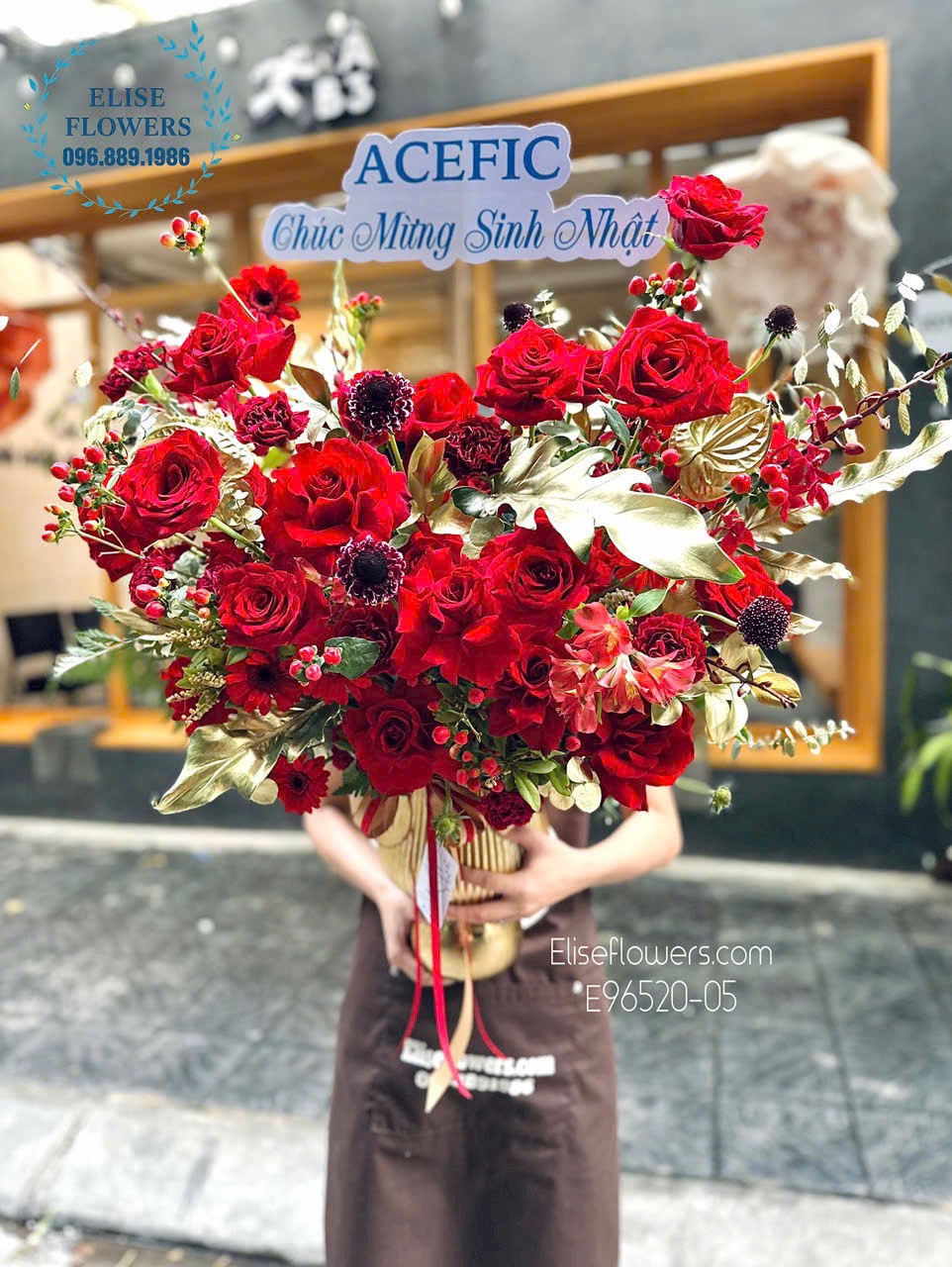 Đặt mua bình hoa sang trọng, đẳng cấp chúc mừng sếp. Điện hoa Hà Nội - Eliseflowers