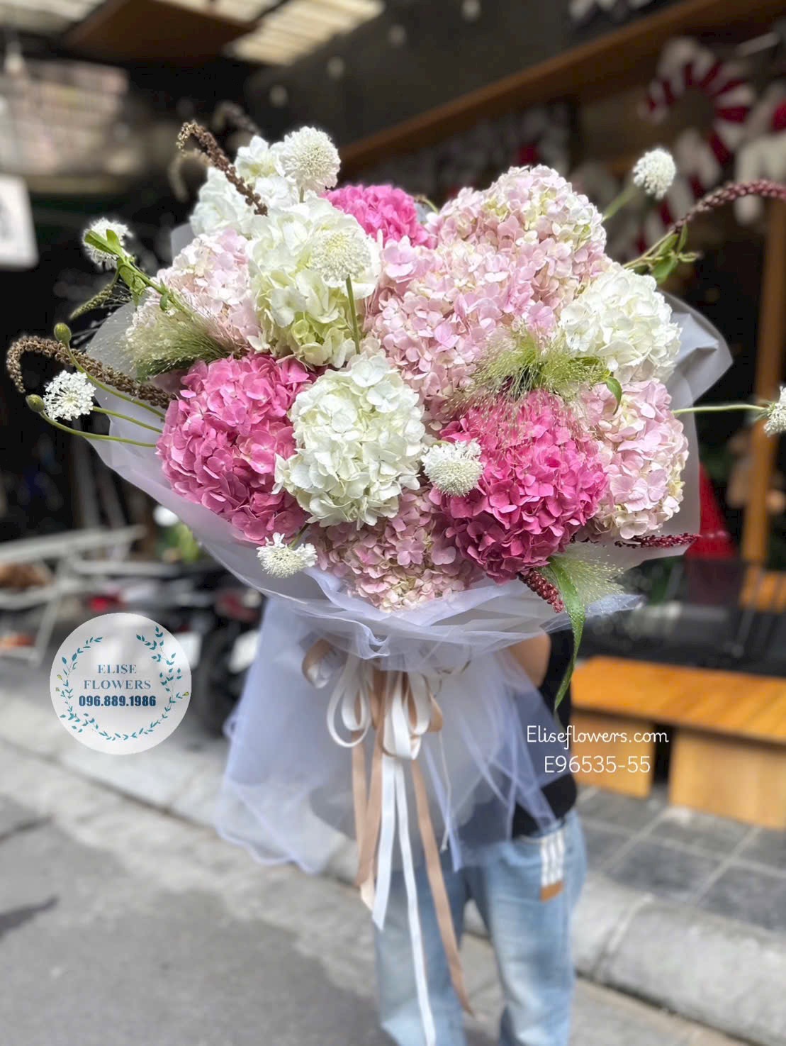 Đặt mua hoa tặng sinh nhật người yêu. Bó cẩm tú cầu 10 bông nhập khẩu cao cấp. Eliseflowers