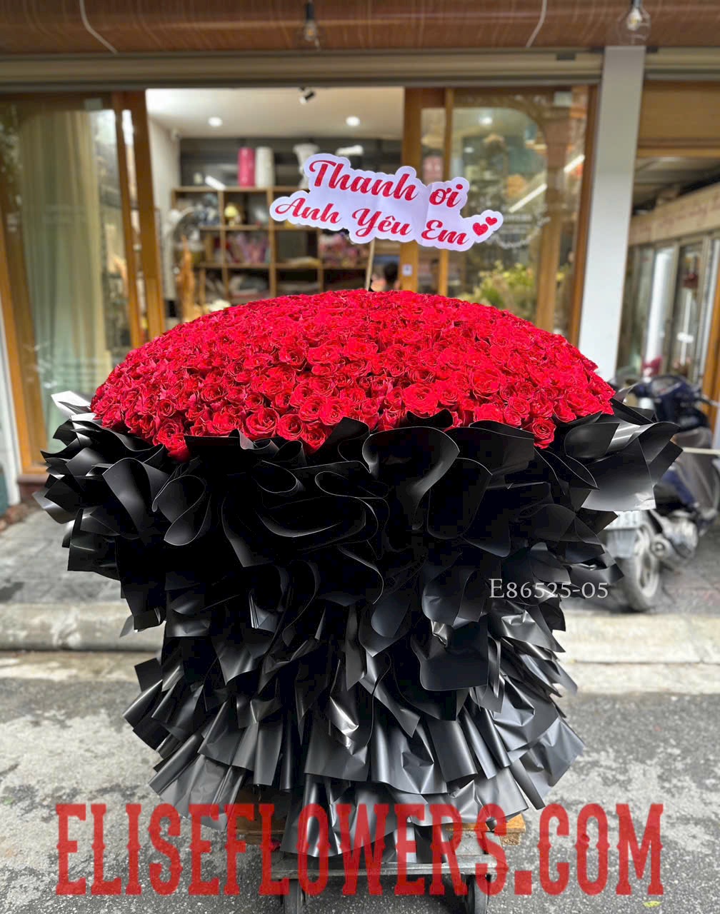 Đặt mua bó hoa hồng khổng lồ đặc biệt cầu hôn người yêu. Mua Online hoa cầu hôn ở Hà Nội - Eliseflowers