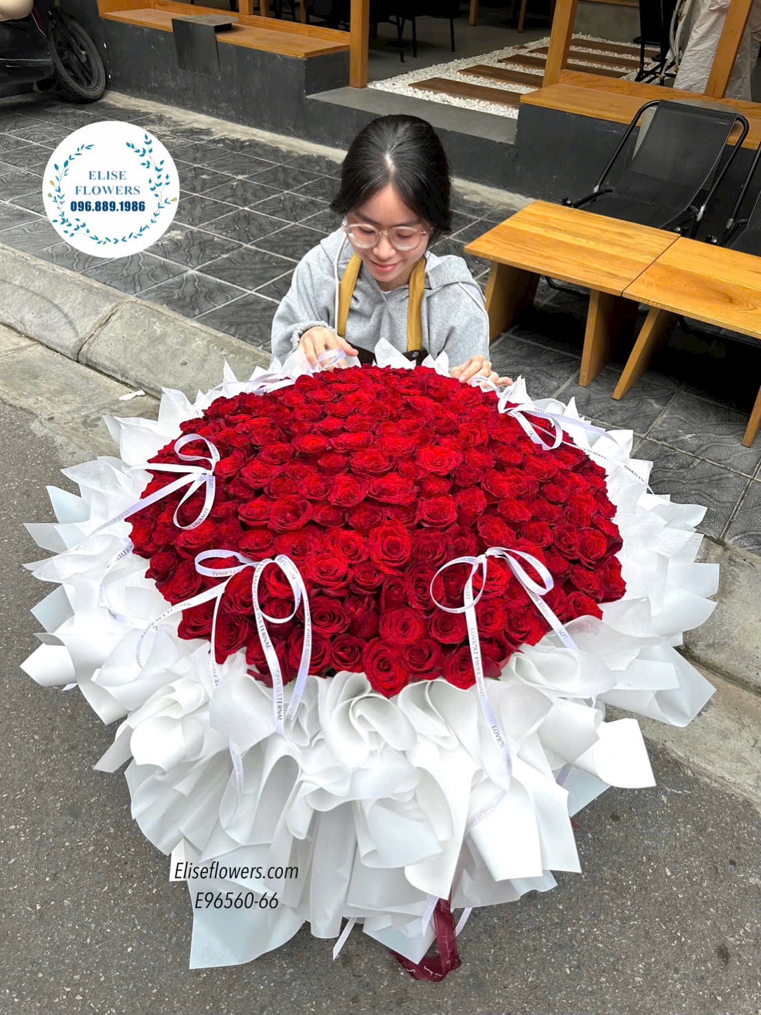 Đăt mua bó hoa hồng đỏ tặng người yêu. Bó hoa hồng đỏ đẹp valentien. Eliseflowers