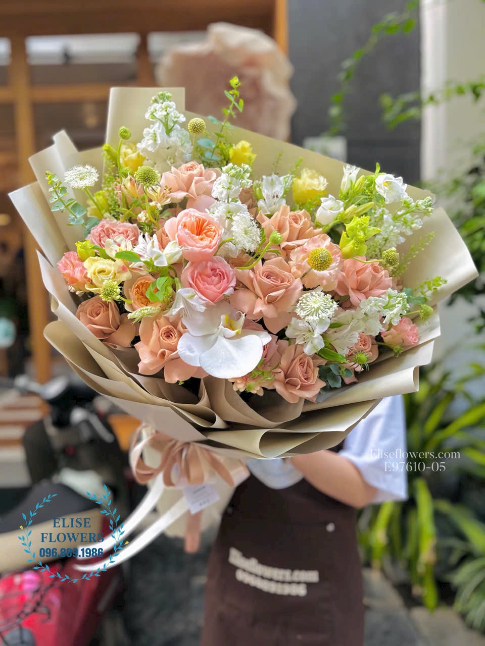 Mua bó hoa tặng đại biểu sang trọng. Địa chỉ mua hoa uy tín hà Nội Eliseflowers