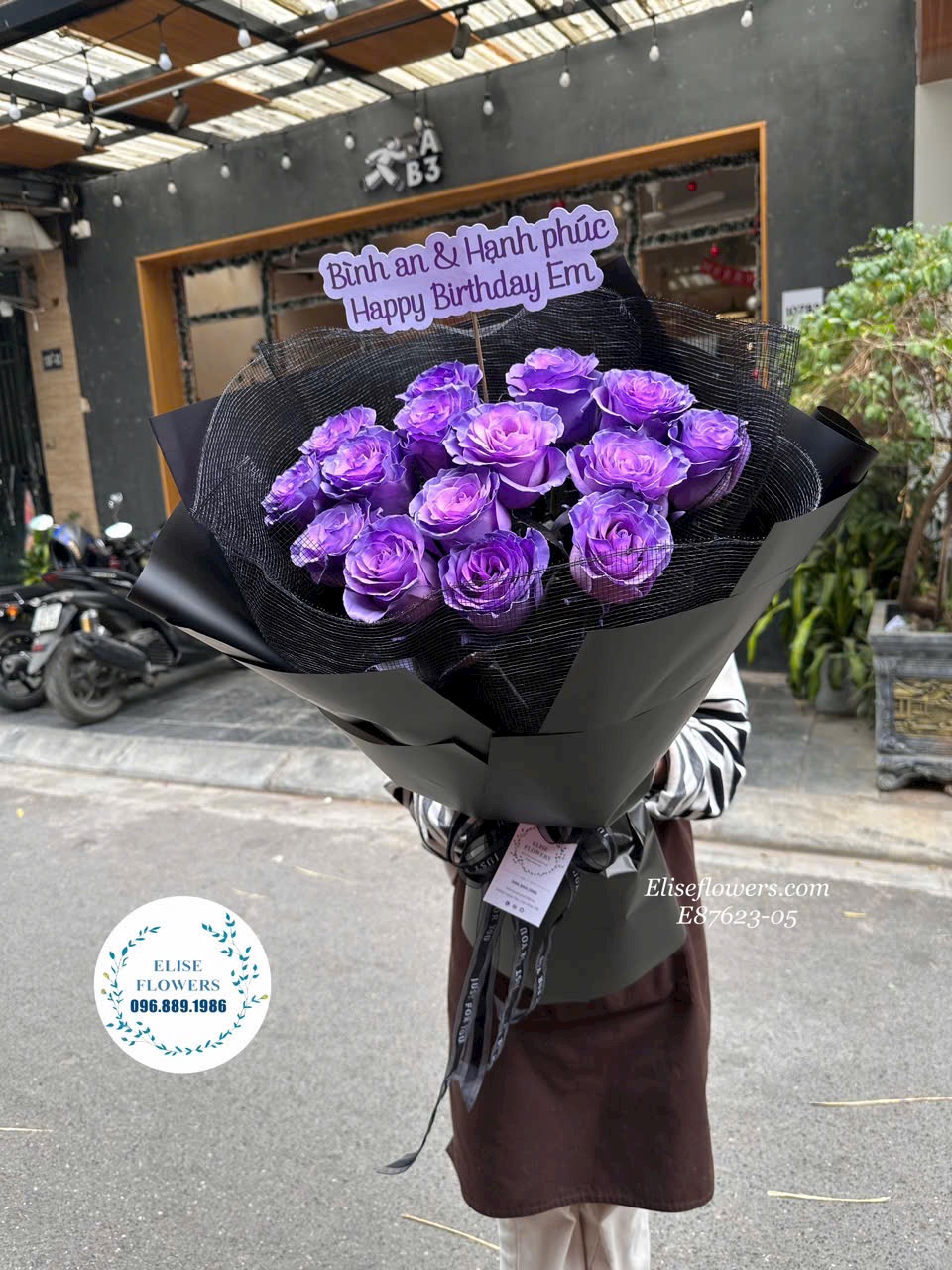 Bó hoa hồng tím sang trọng tặng vợ. Dịch vụ giao hoa tận nơi, nhanh chóng - Eliseflowers