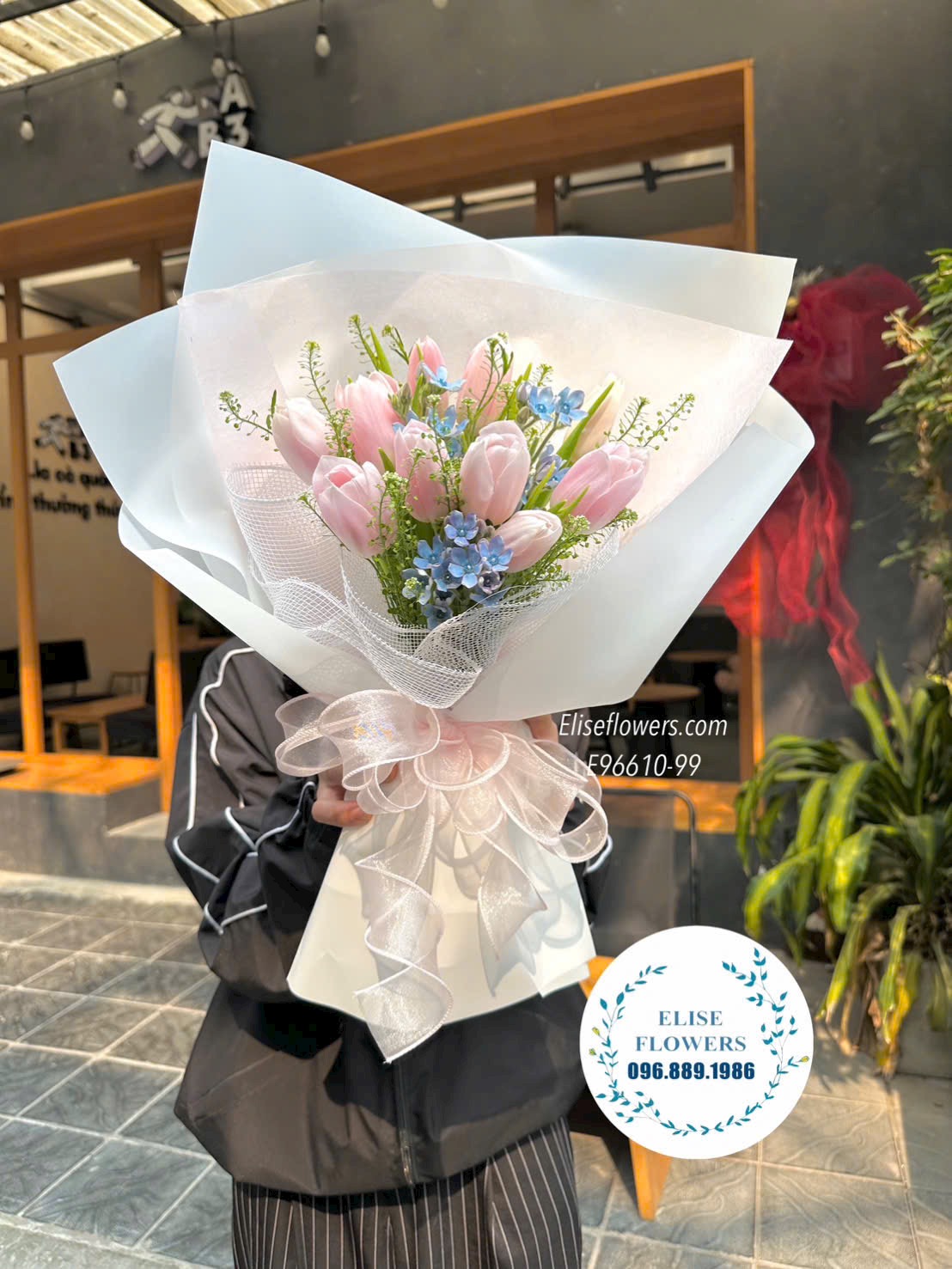 Đặt mua bó Tulip nhập khẩu tặng vợ yêu. Hoa valentine cao cấp ở Hà Nội. Địa chỉ mua hoa uy tín