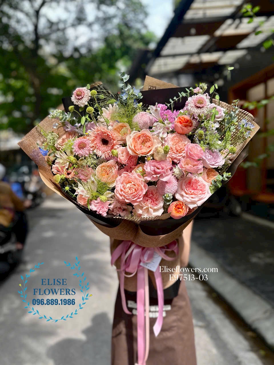Bó hoa tone hồng cam trầm chúc mừng sếp thăng chức. Shop hoa tươi Hà Nội Eliseflowers