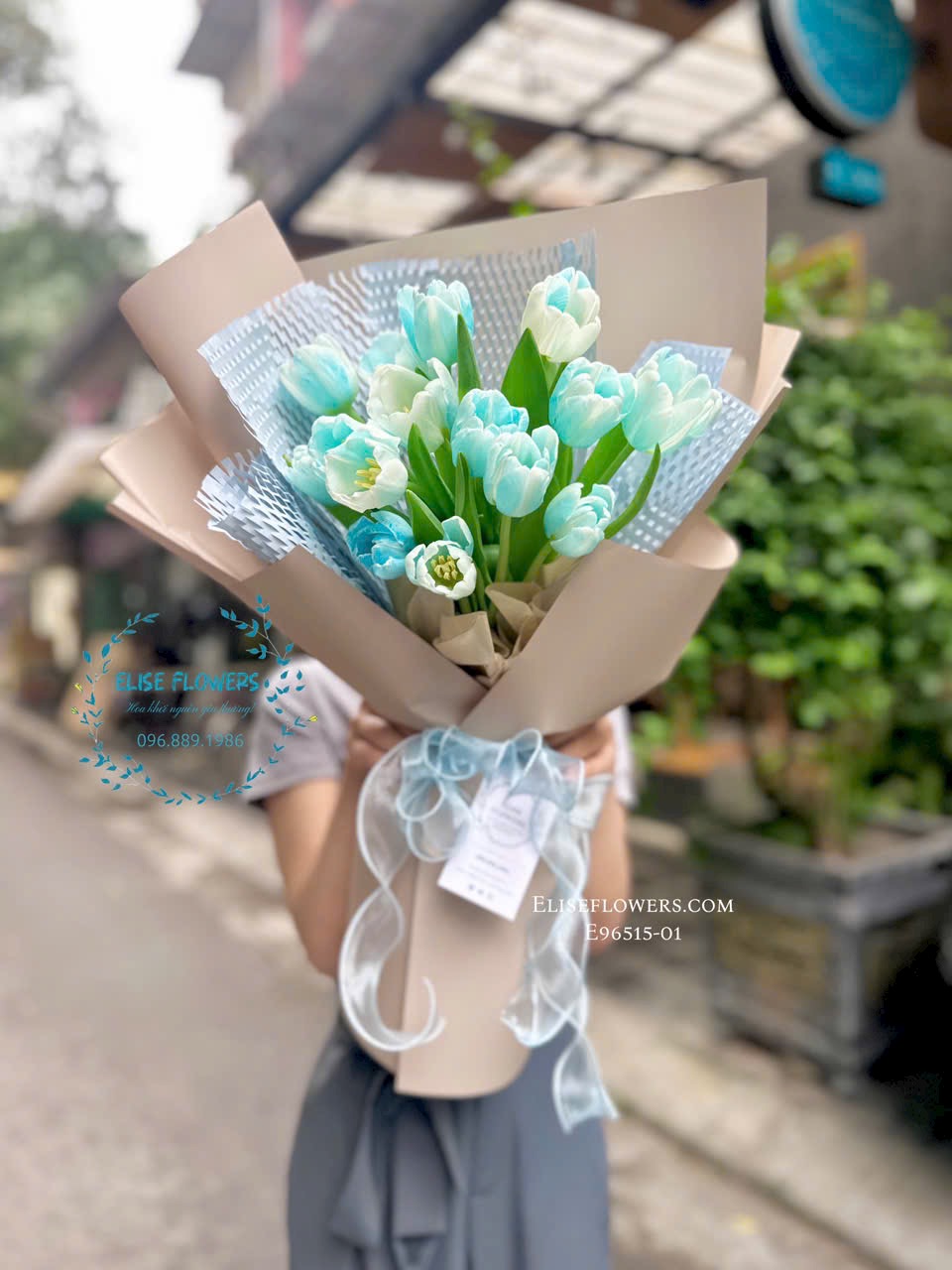 Đặt mua hoa Tulip xanh cao cấp tặng bạn gái tại Đống Đa.