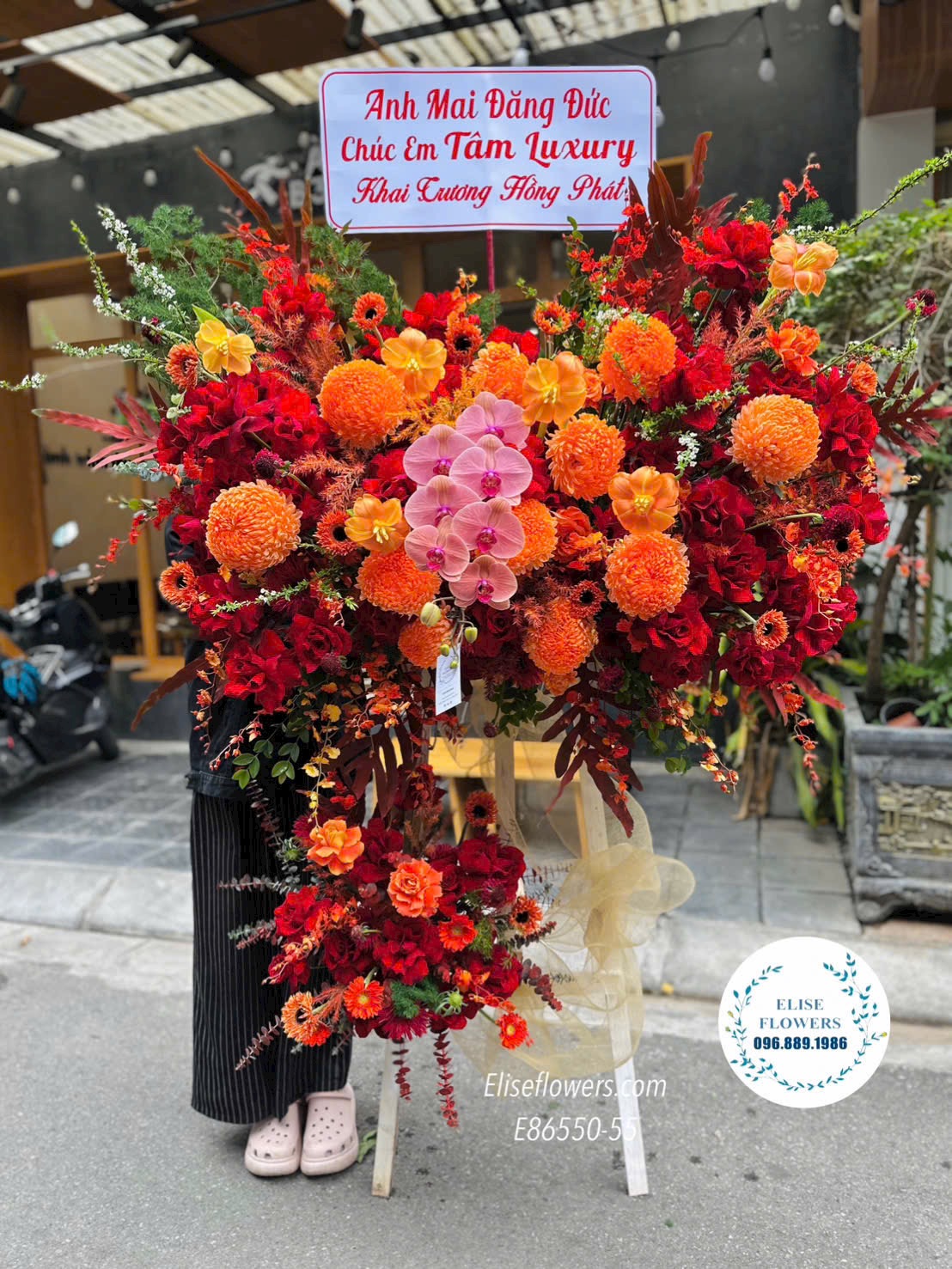 Đặt mua kệ hoa khai trương. Kệ hoa sinh nhật công ty tone cam đỏ. Hoa chúc mừng thành lập công ty sang trọng