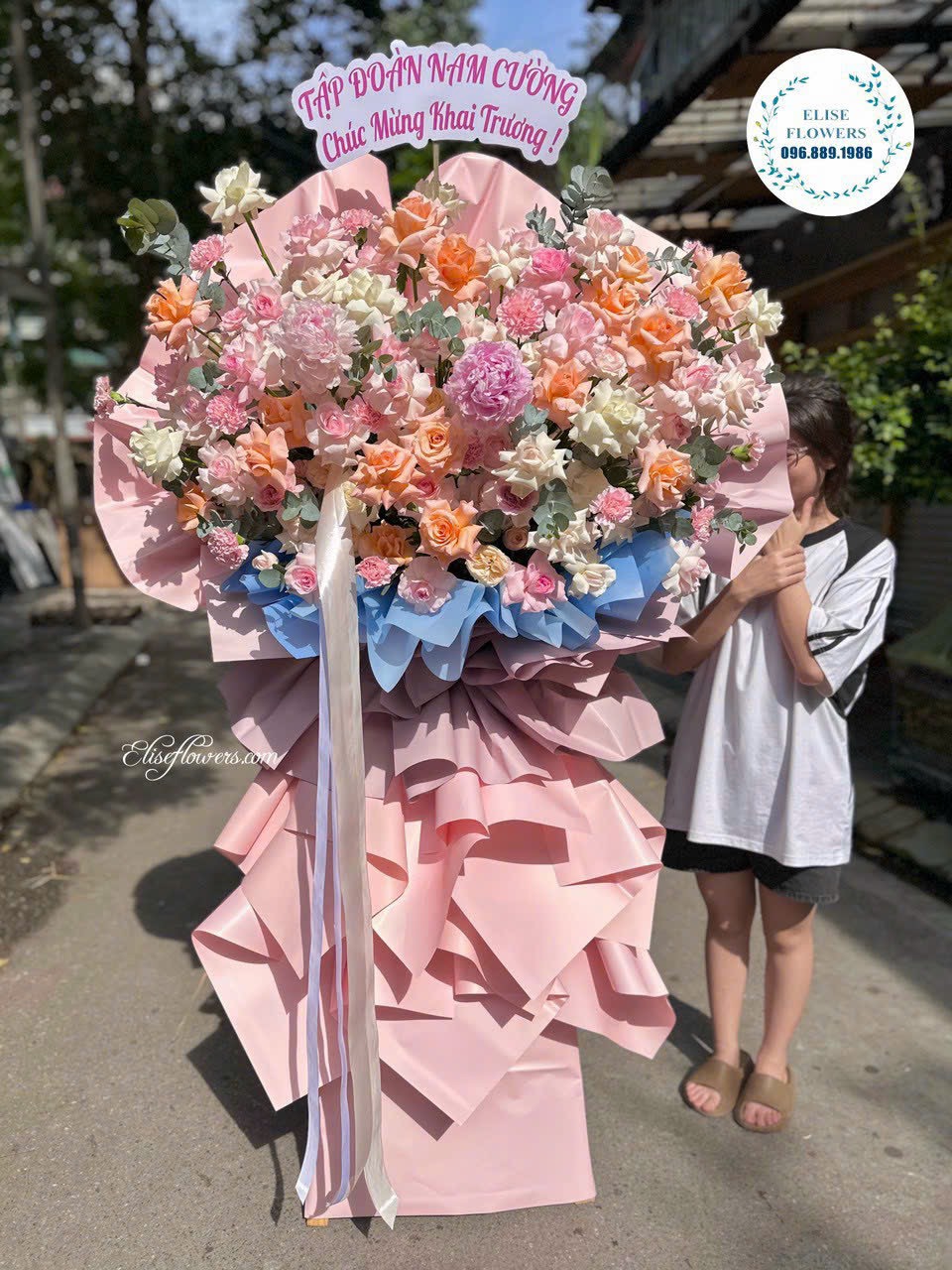 Dat-ke-hoa-ky-niem-thanh-lap-cong-ty-quan-Hoan-Kiem-Ha-Noi-Dien-hoa-chuc-mung-ky-niem-thanh-lap-cong-ty-tai-quan-Hoan-Kiem