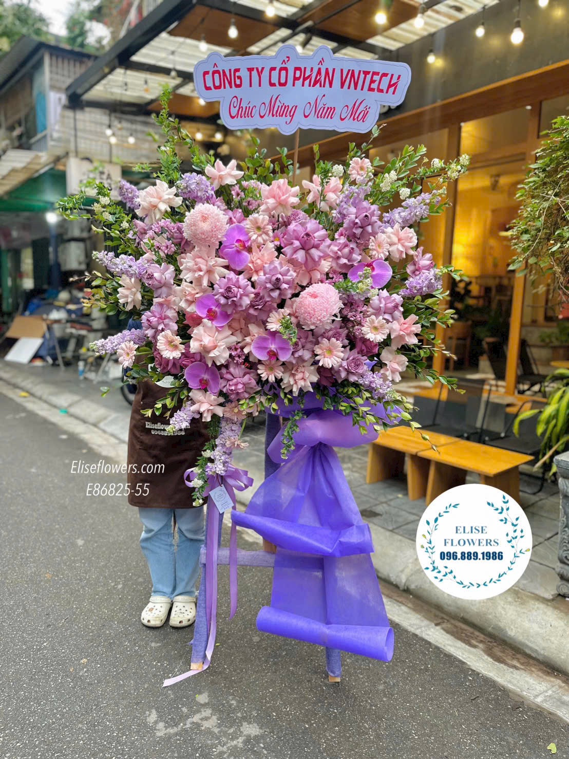 Đặt mua kệ hoa tím sang chảnh, cao cấp. Kệ hoa khai trương cao cấp. Địa chỉ mua hoa uy tind