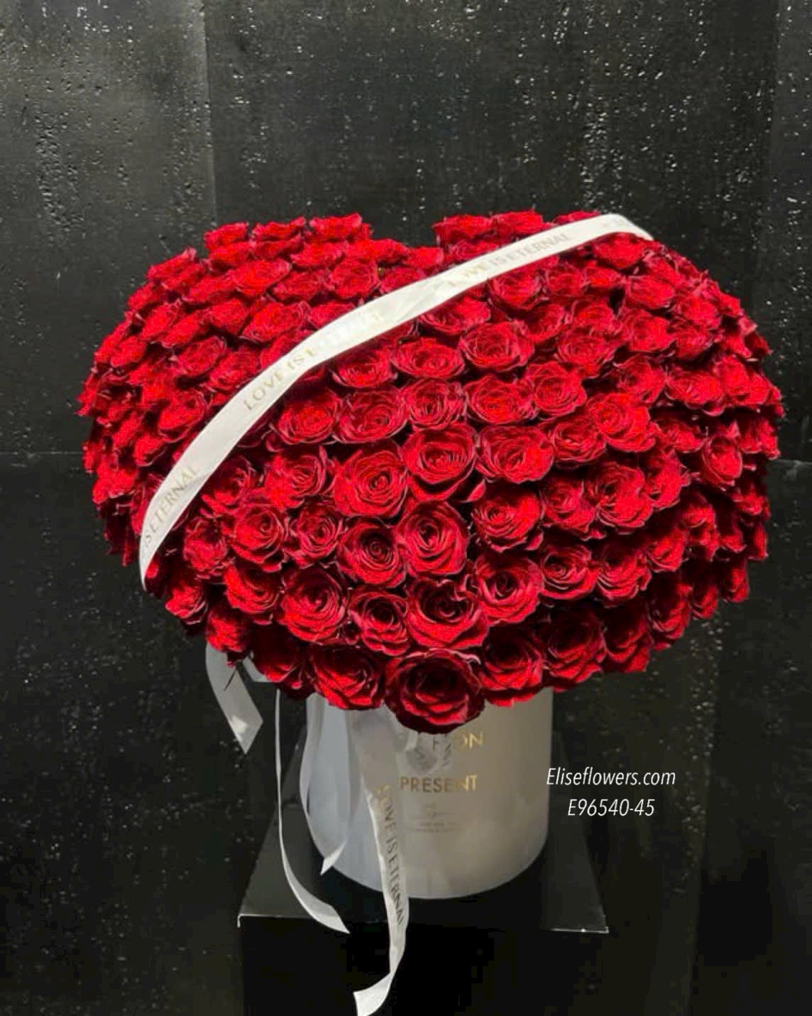 Lẵng hoa hồng đỏ nhập khẩu. Hoa kỉ niệm ngày cưới lãng mạn. Điện hoa Hà Nội Eliseflowers