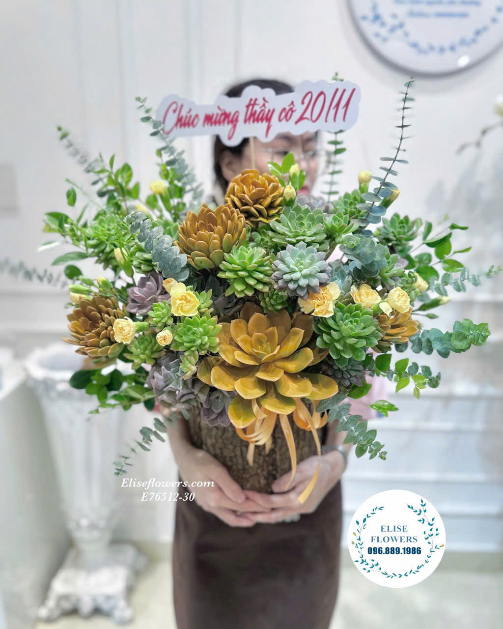 Lẵng hoa sen đá tặng thầy cô giáo. Điện hoa 20-11 đẹp tại Hà Nội