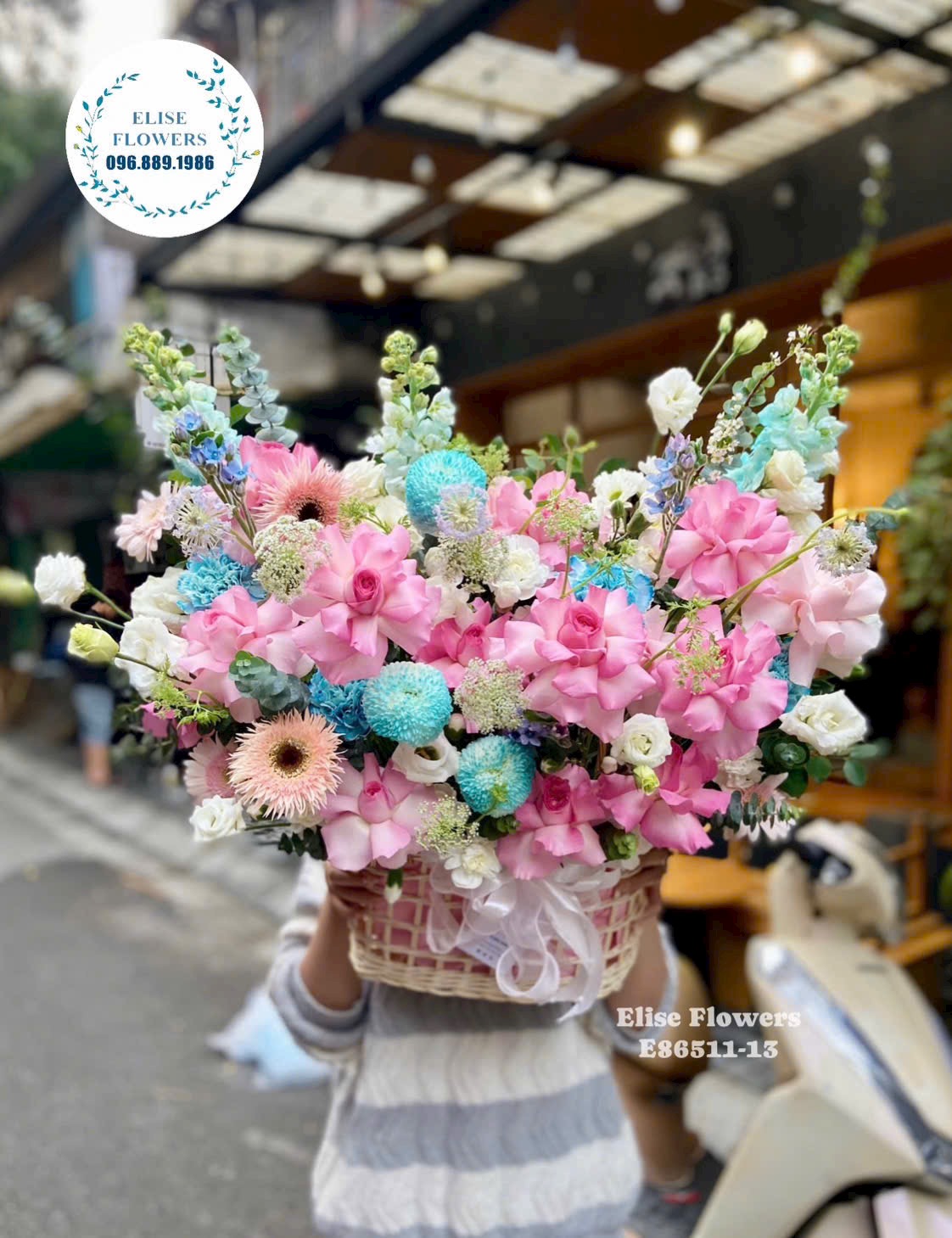 Đặt mua hoa sinh nhật. Lẵng hoa tone hồng xanh sang trọng, tinh tế. Địa chỉ mua hoa uy tín