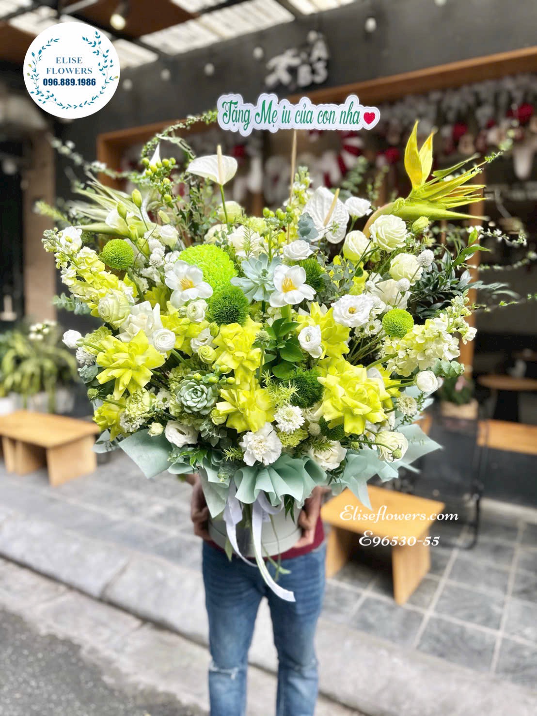 Hoa tặng mẹ yêu. Lẵng hoa tone xanh lá nhập khẩu chúc mừng sinh nhật mẹ | Eliseflowers