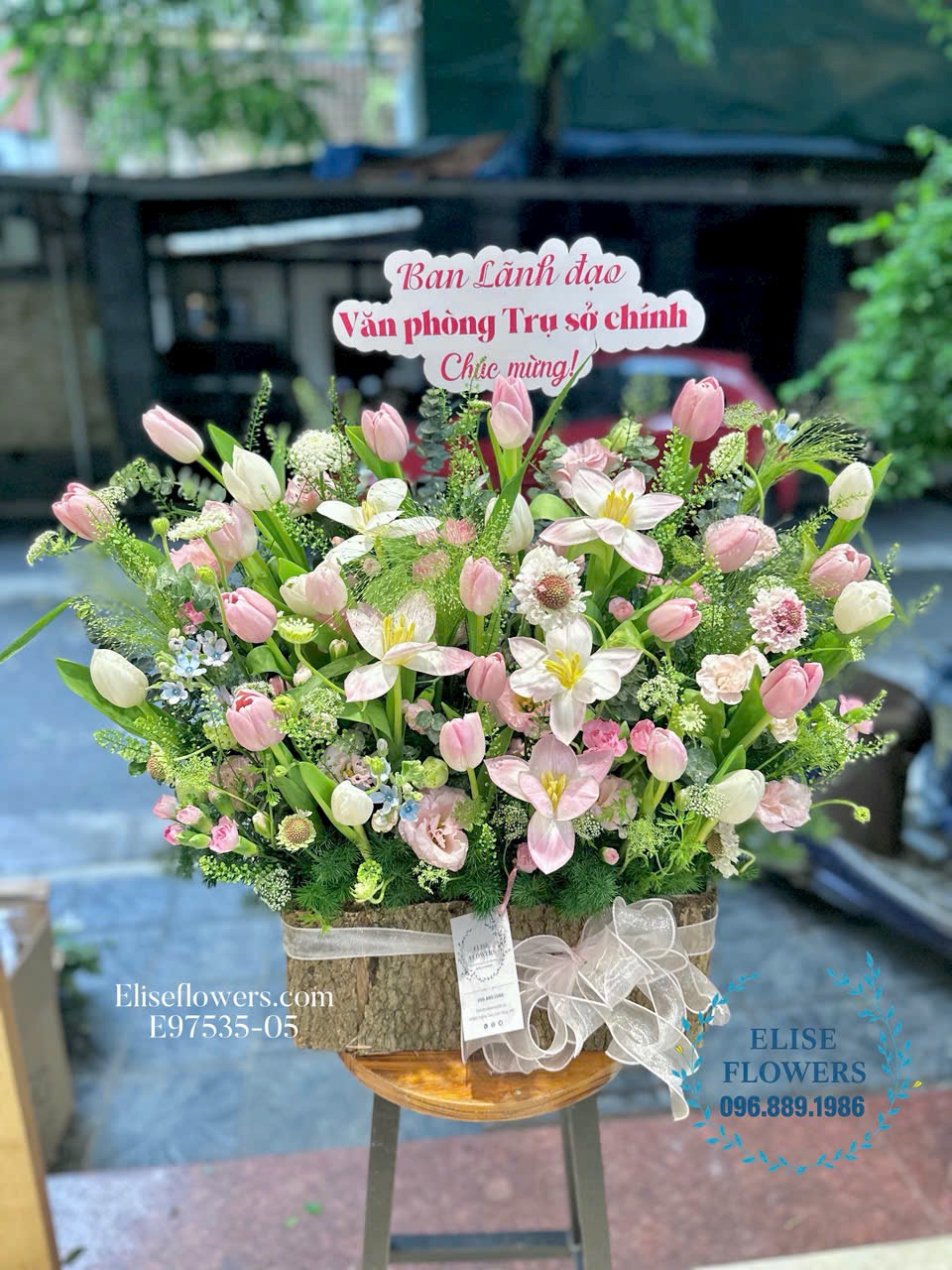 Lẵng hoa Tulip tặng sếp đẹp, tinh tế. Hoa chúc mừng Sếp Hà Nội 