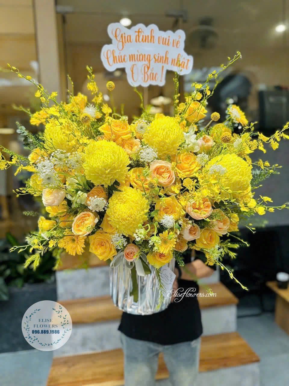 Lẵng hoa tone vàng rực rỡ tặng sinh nhật. Điện hoa Hà Nội Eliseflowers.