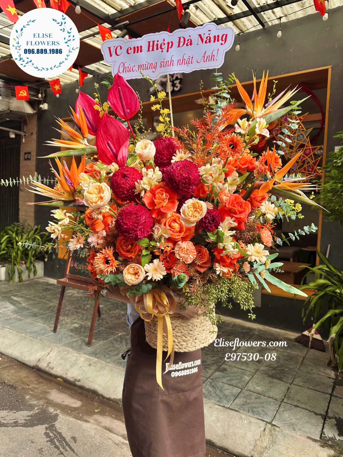 Lẵng hoa tone cam rực rỡ, sang trọng | Hoa chúc mừng cao cấp | Eliseflowers