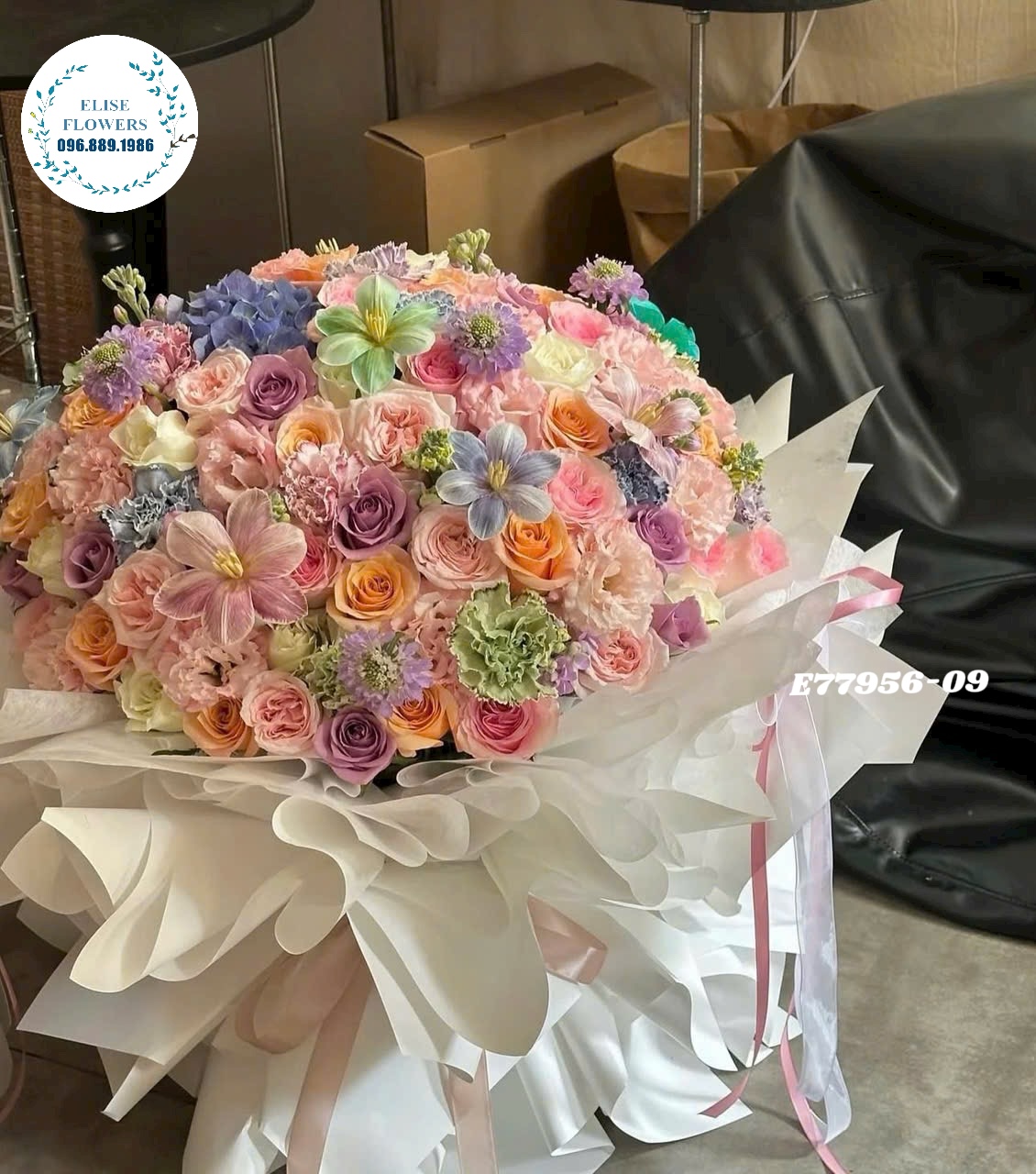 Bó hoa hồng Ohara cầu hôn bạn gái tại Cầu Giấy. Shop hoa tươi Eliseflowers.