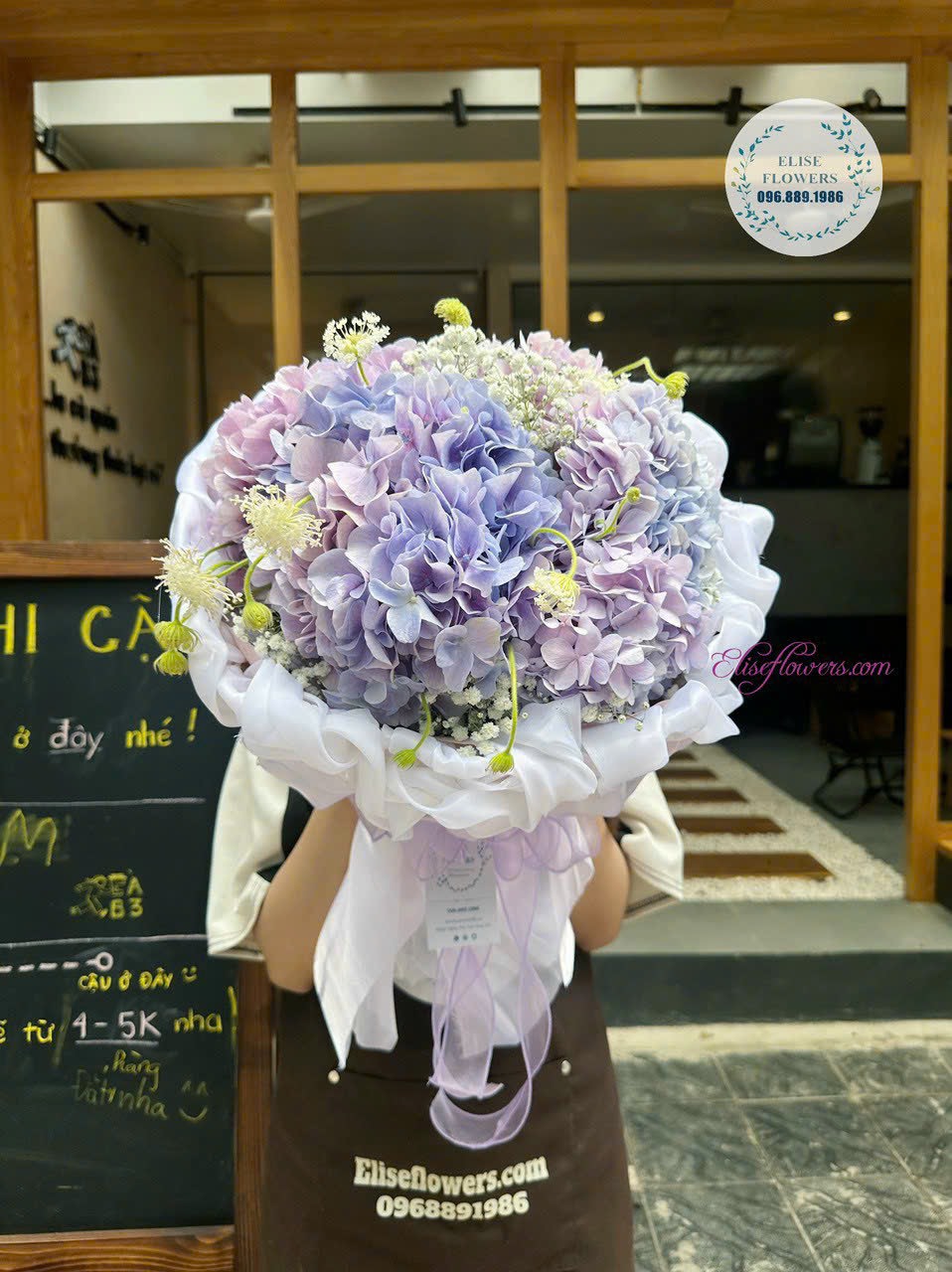 Mua-hoa-cam-tu-cau-tang-ban-gai-o-quan-Cau-Giay-Ha-Noi-Dat-hoa-cam-tu-cau-tang-ban-gai-o-Ha-Nooi