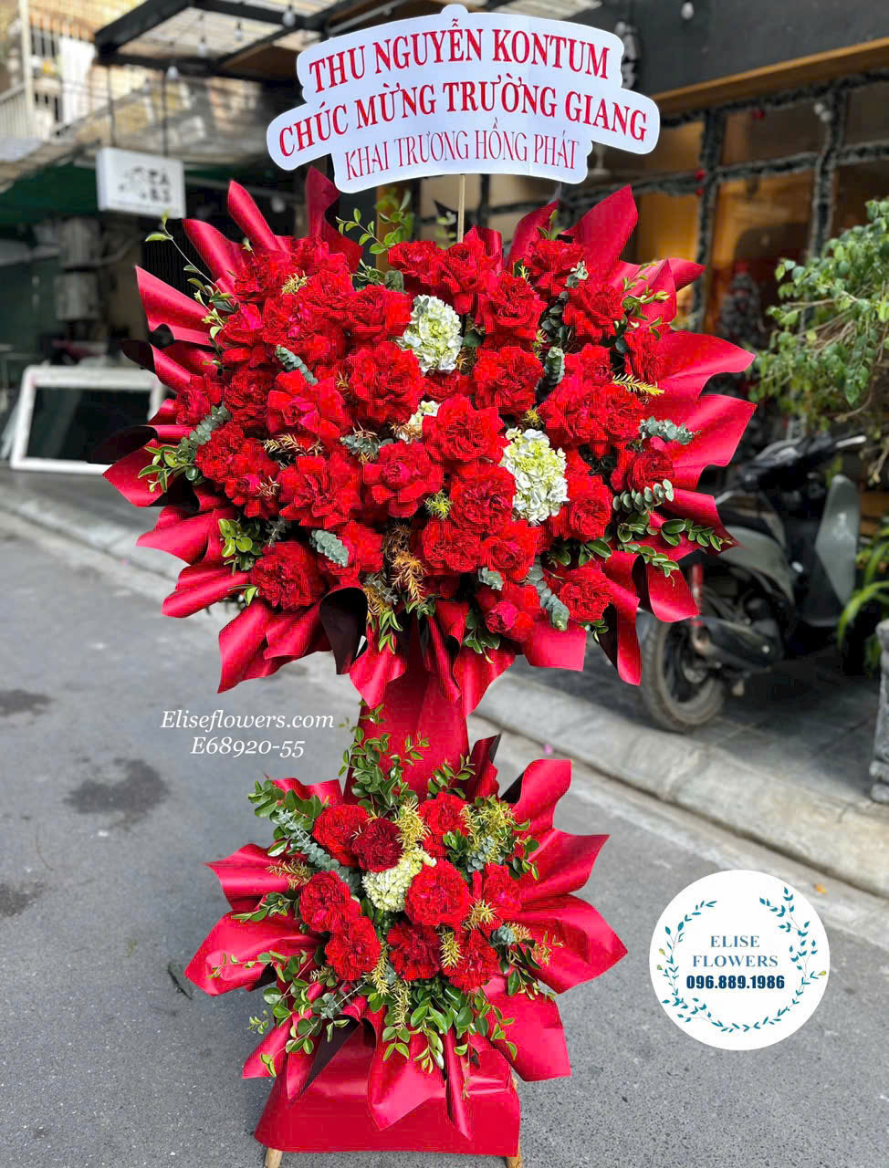 Kệ hoa khai trương màu đỏ. Đặt kệ hoa khai trương màu đỏ