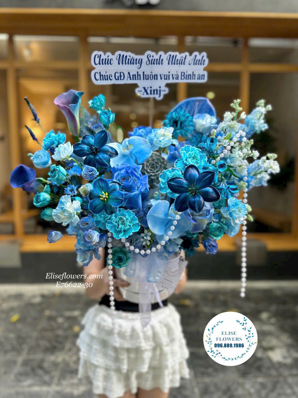 Mua hộp hoa tặng sếp ngày 20-10. Dịch vụ đặt hoa tặng sếp ngày 20-10