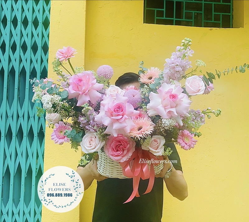 Hình sảnh sản phẩm giỏ hoa tươi tặng sinh nhật đẹp tại Ellise Flowers - Cửa hàng hoa tươi Hà Nội 