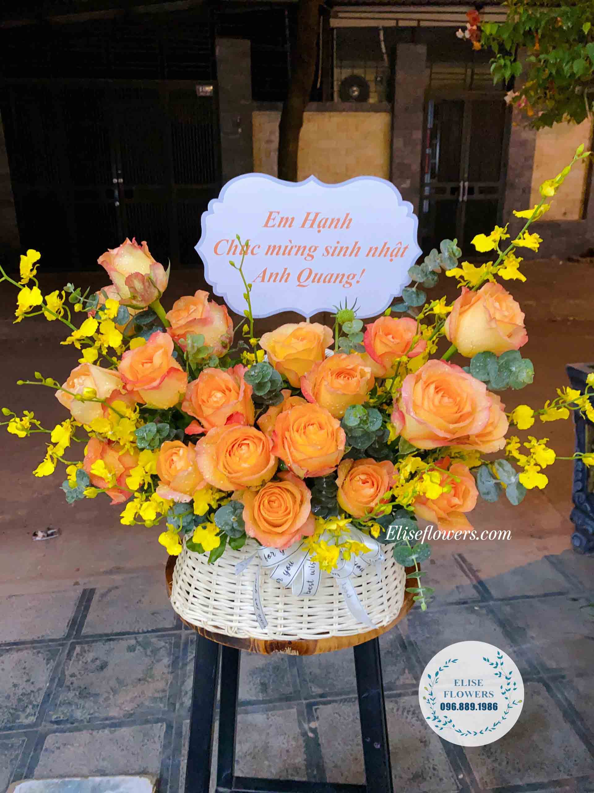 Lẵng hoa màu cam đẹp chúc mừng sinh nhật bạn bè, người thân | Hoa tươi tại Eliseflowers.com