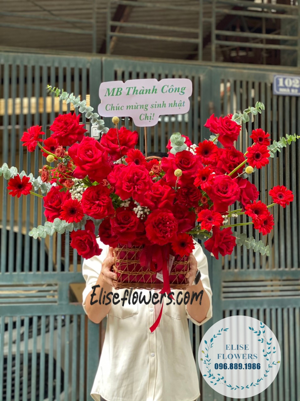 Giỏ hoa tone đỏ chúc mừng sinh nhật bạn bè, đồng nghiệp. Hoa sinh nhật quận BA ĐÌNH - HÀ  NỘI