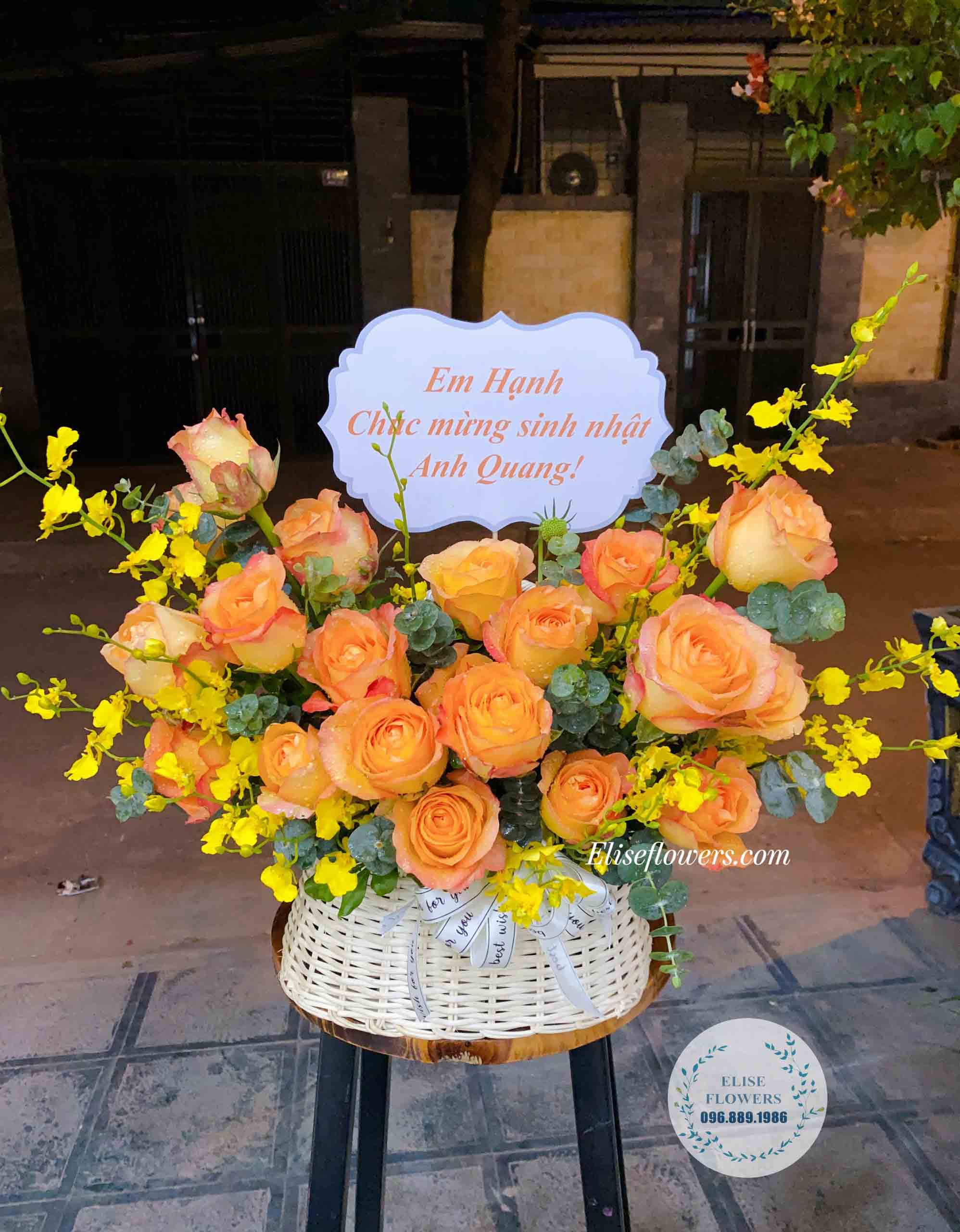 Lẵng hoa/ giỏ hoa chúc mừng sinh nhật màu cam tại ELISEFLOWERS - shop hoa tươi Hà Nội