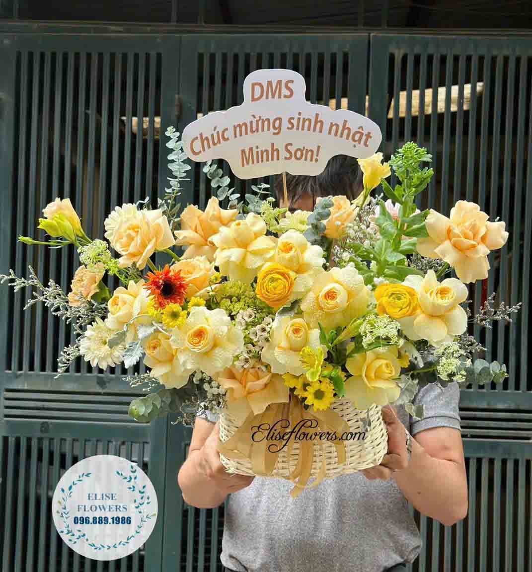 Giỏ hoa chúc mừng khai trương màu kem vàng | Giỏ hoa chúc mừng mang ý nghĩa phú quý, tài lộc | Điện hoa khai trương sang trọng ở Hà Nội