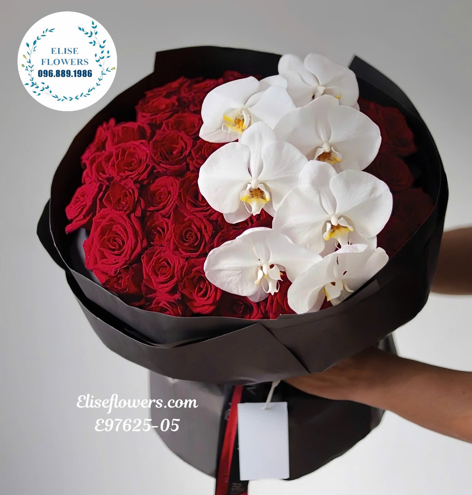 Bó hoa hồng đỏ mix lan hồ điệp trắng tặng bạn gái tại Đống Đa | Eliseflowers