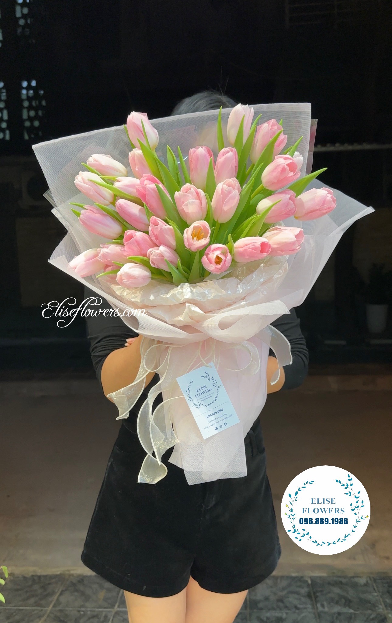 Hoa tặng 8/3 ở Hà NộI. Hoa chúc mừng 8/3 ở Hà Nội. Bó hoa tulip tặng vợ ngày 8/3.Bó hoa tulip tặng bạn gái 8/3.