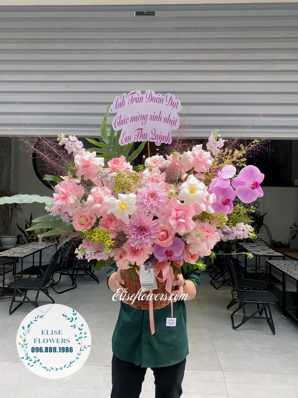 Hoa tặng Mẹ Yêu. Lẵng hoa tặng Mẹ yêu đẹp tại quận Hoàn Kiếm - Hà Nội