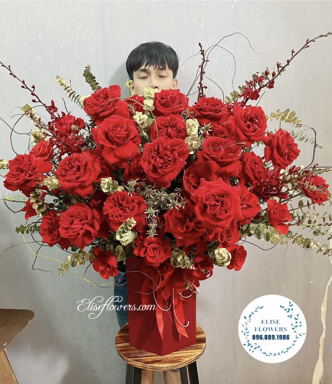 HOA HỒNG ĐỎ HÀ NỘI. Lẵng hoa hồng đỏ chúc mừng sinh nhật vợ, bạn gái, bà xã, người yêu ở Hà Nội.