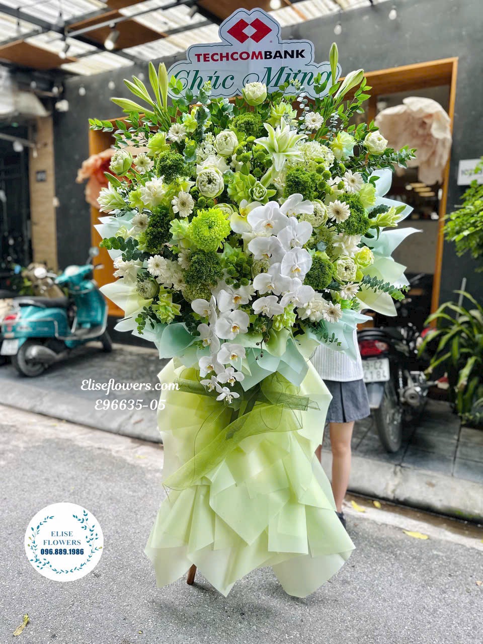 Hoa khai trương Hà Nội. Kệ hoa tone xanh lá đẹp, tinh khôi. Eliseflowers