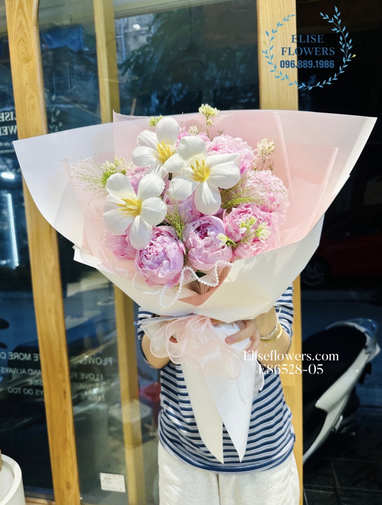 Bó hoa mẫu đơn hồng tặng bạn gái, vợ yêu, người yêu. Hoa mẫu đơn nhập khảu Hà Nội.